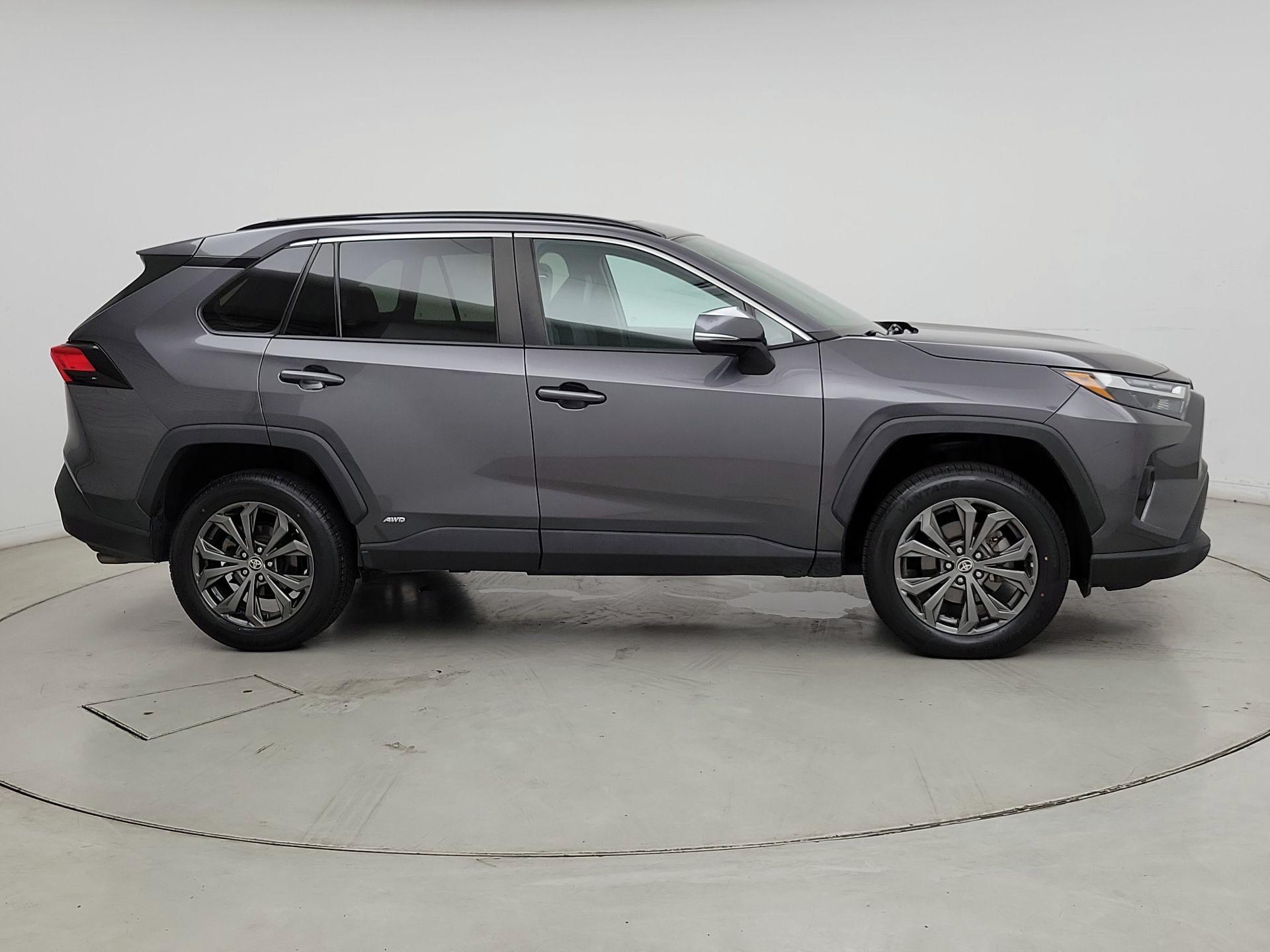 Thumbnail: 2022 Toyota RAV4 - 4