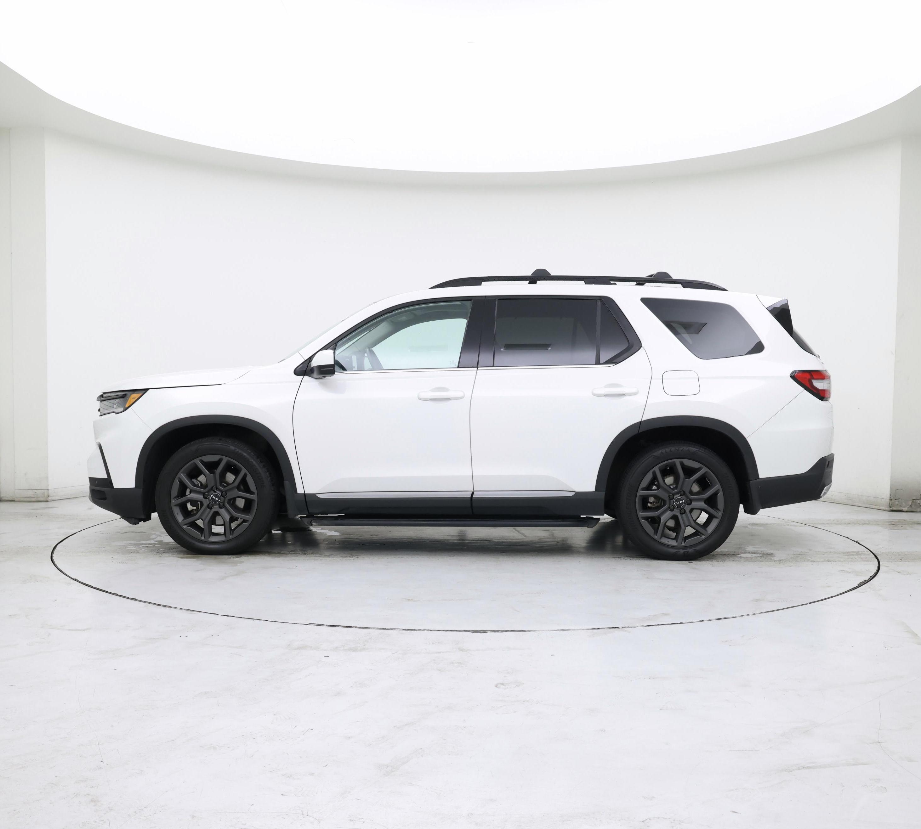 Thumbnail: 2023 Honda Pilot - 3