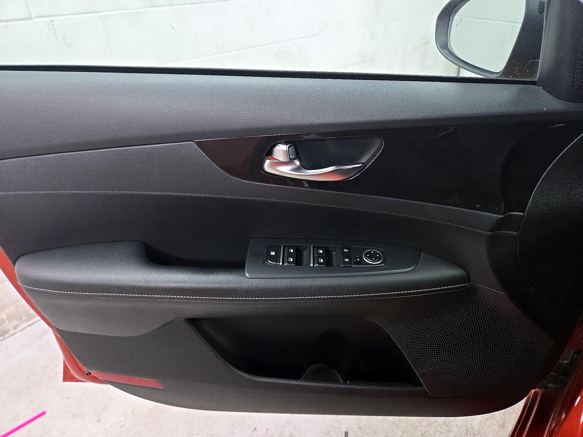 Thumbnail: 2020 Kia Forte - 10