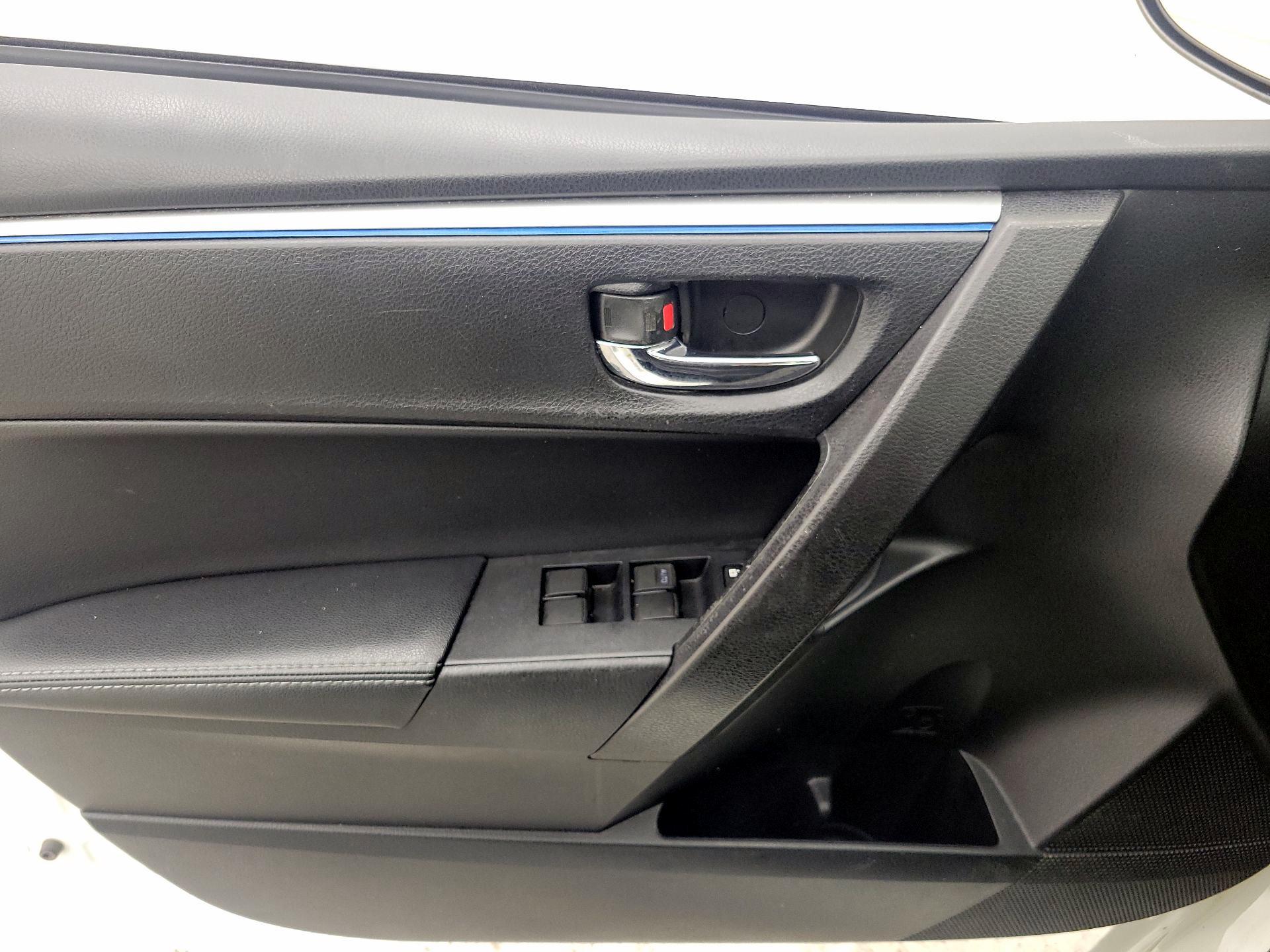Thumbnail: 2015 Toyota Corolla - 12