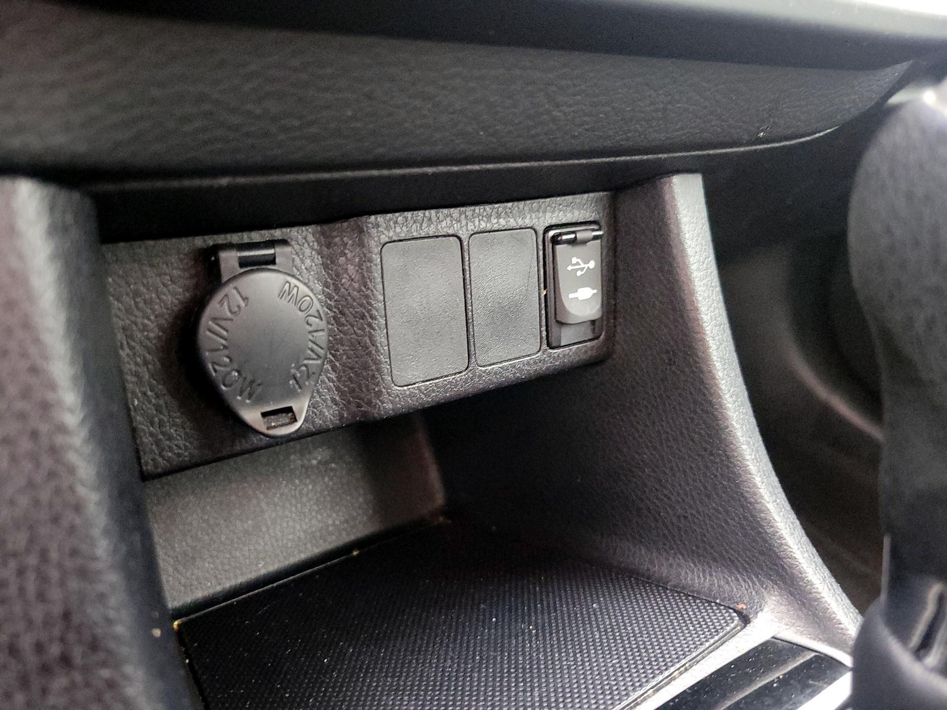 Thumbnail: 2015 Toyota Corolla - 18