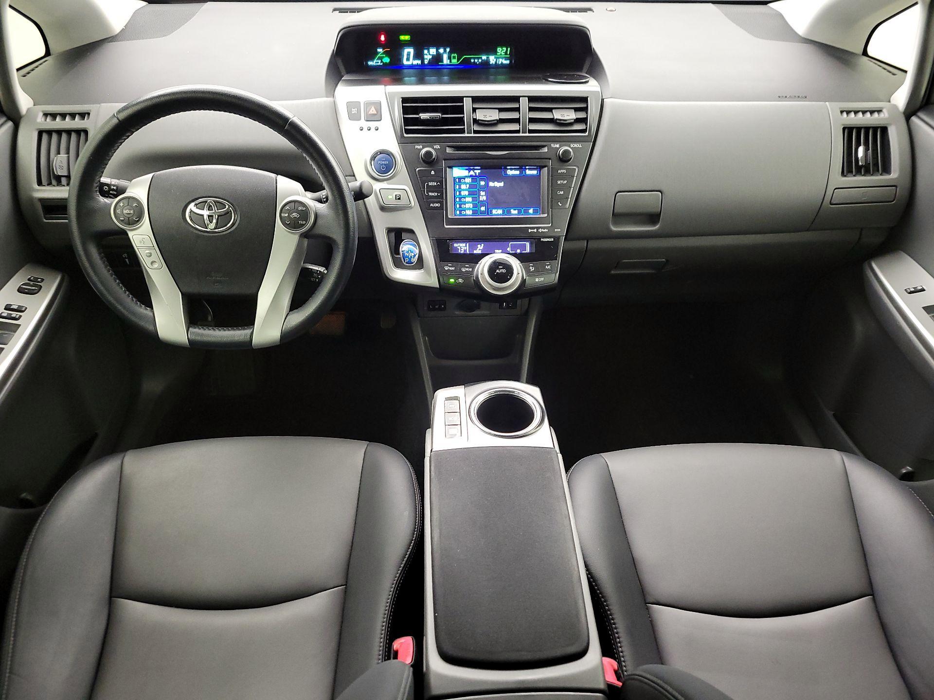 Thumbnail: 2014 Toyota Prius v - 9