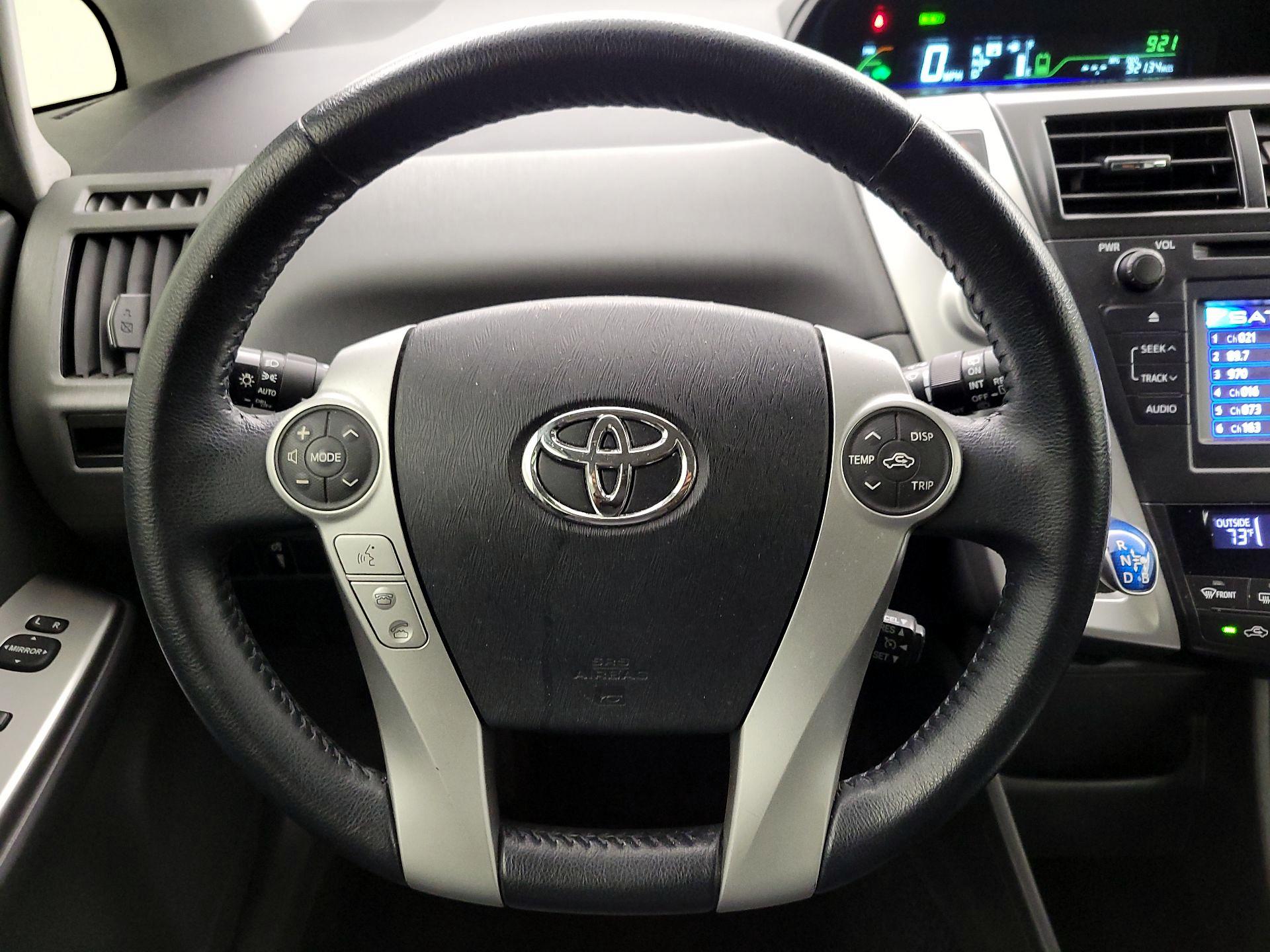 Thumbnail: 2014 Toyota Prius v - 10