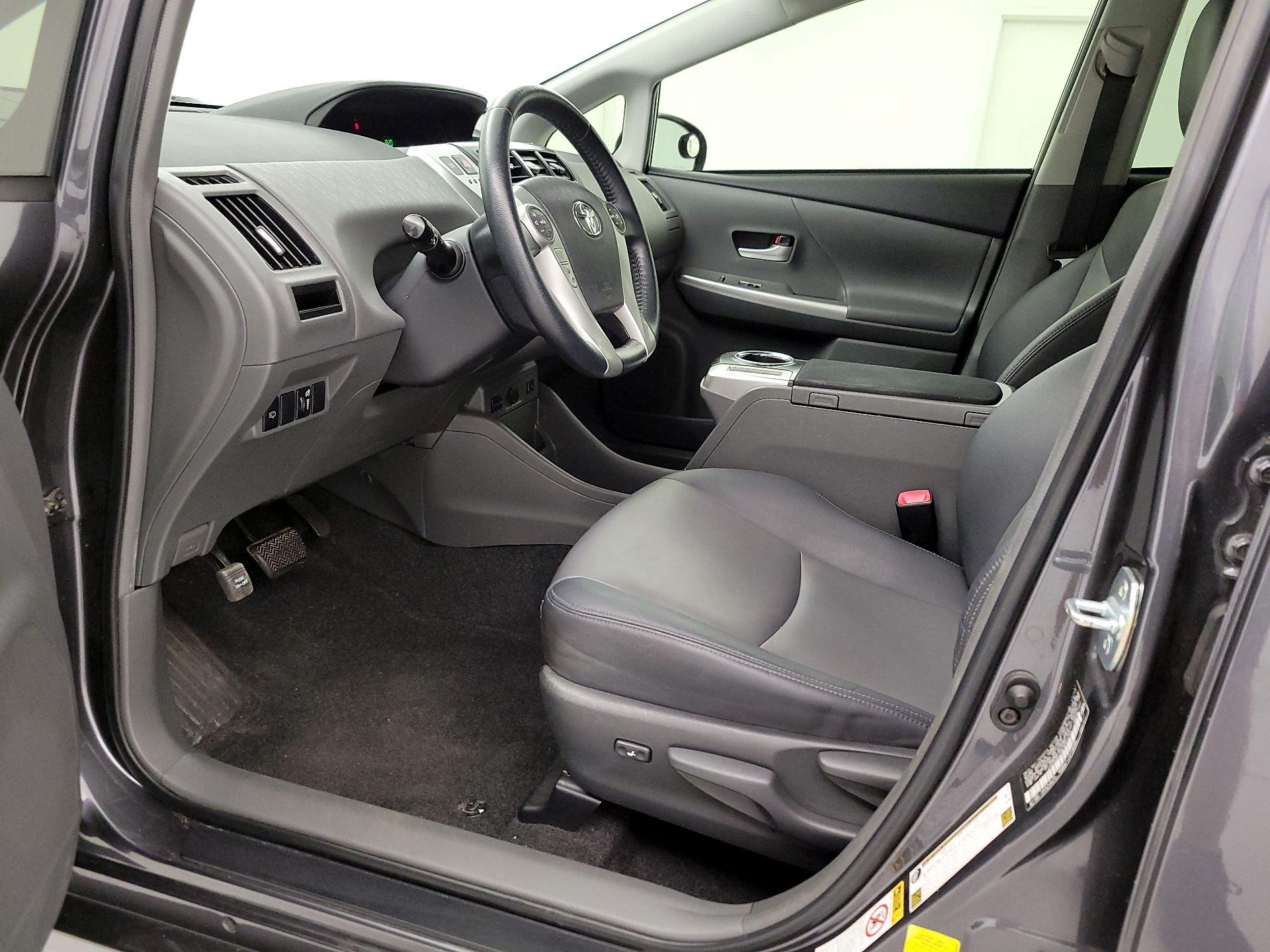 Thumbnail: 2014 Toyota Prius v - 11