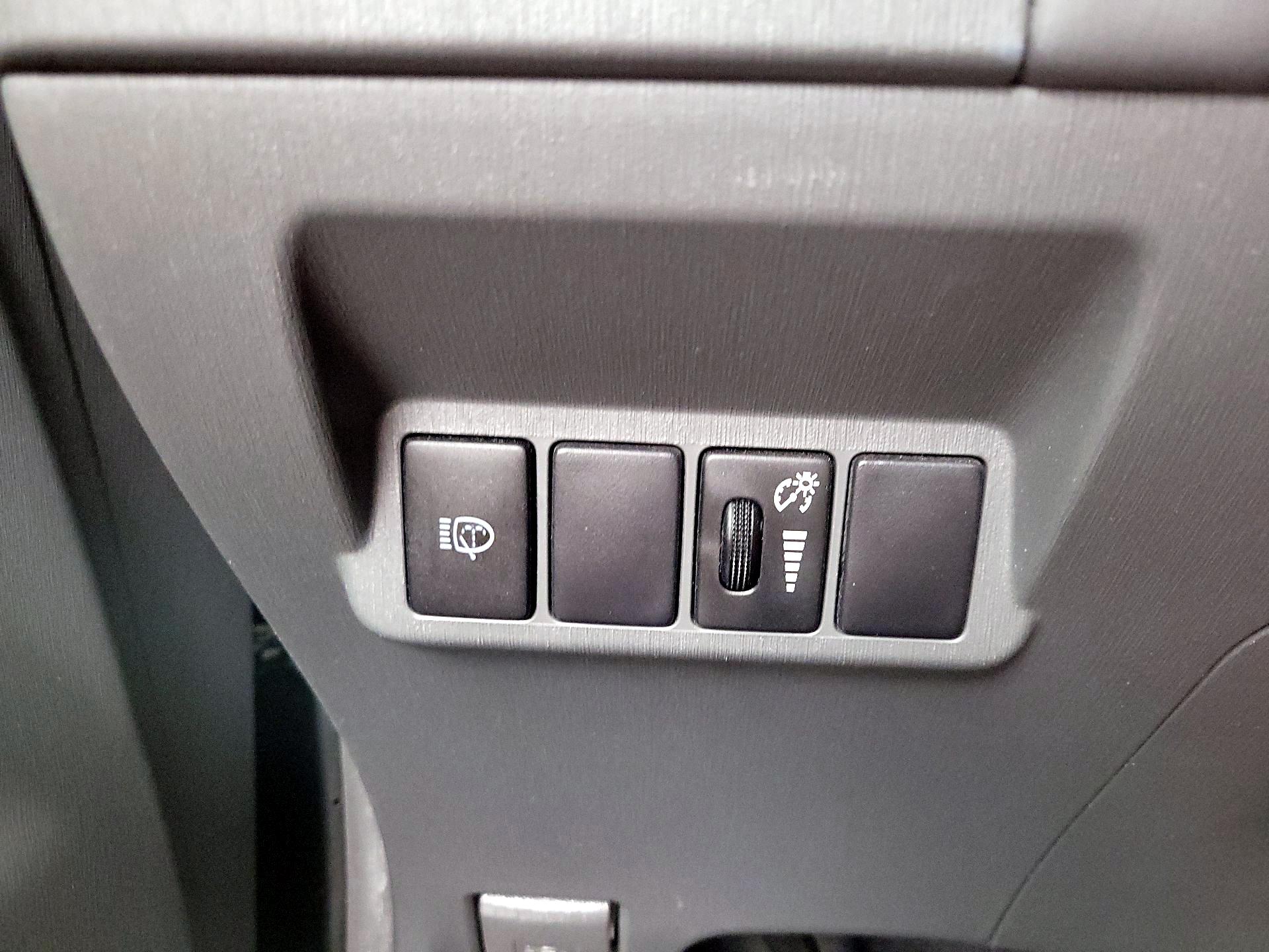 Thumbnail: 2014 Toyota Prius v - 13