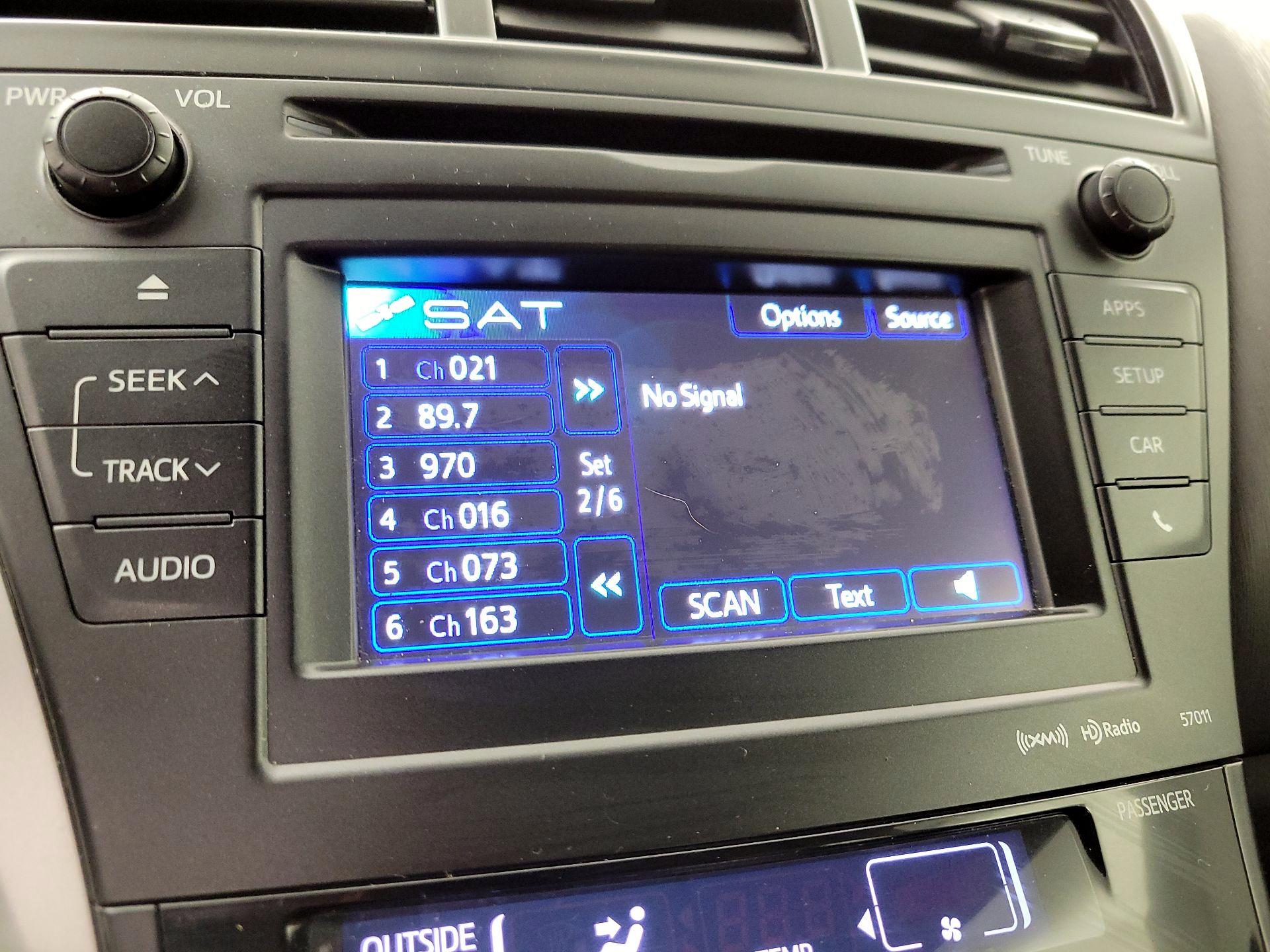 Thumbnail: 2014 Toyota Prius v - 15