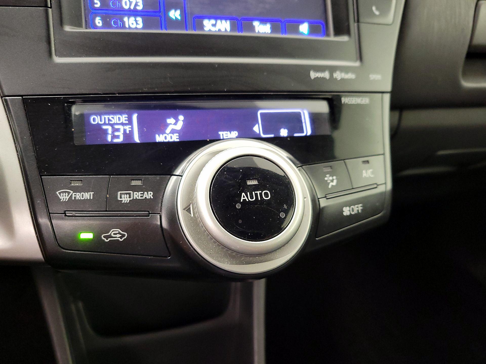 Thumbnail: 2014 Toyota Prius v - 16