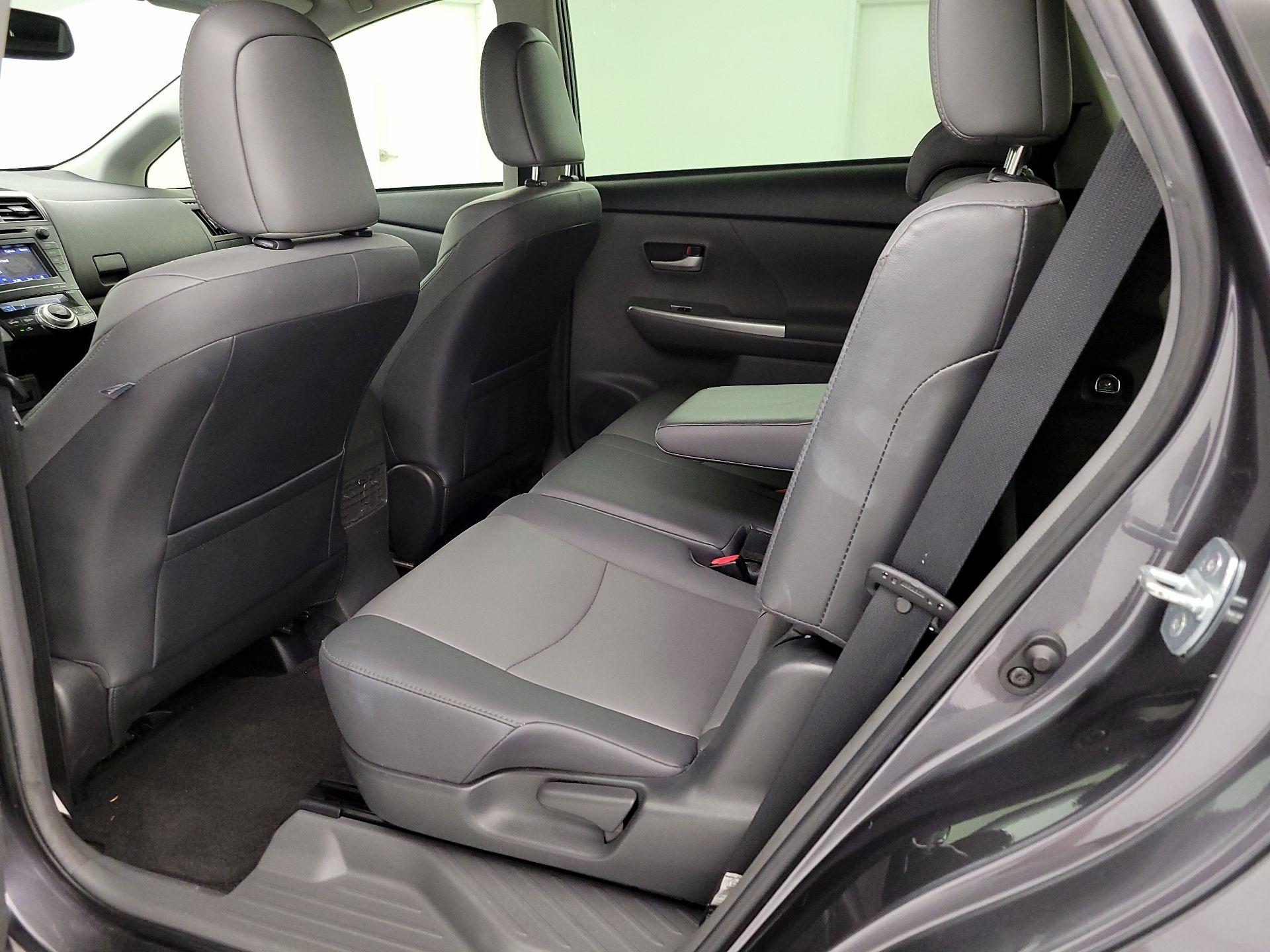 Thumbnail: 2014 Toyota Prius v - 19
