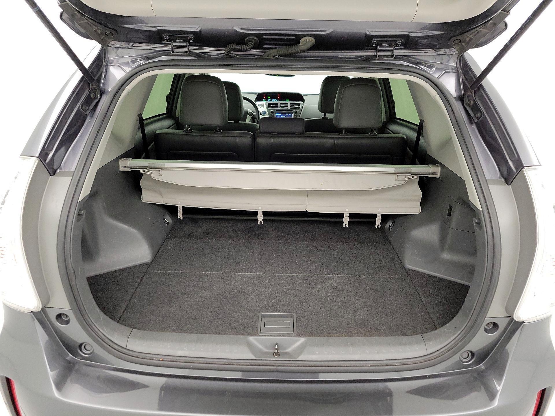 Thumbnail: 2014 Toyota Prius v - 20
