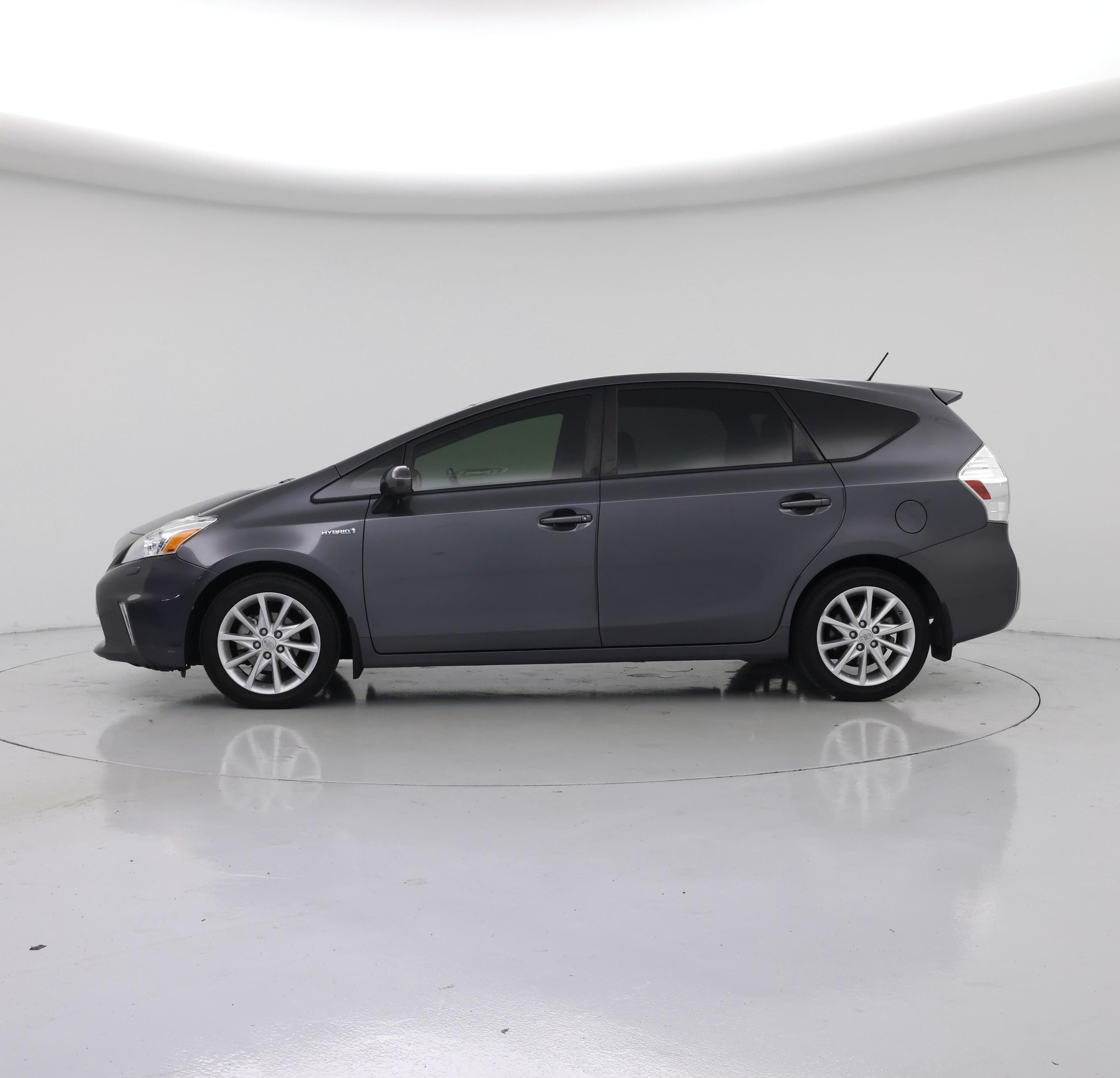 Thumbnail: 2014 Toyota Prius v - 3