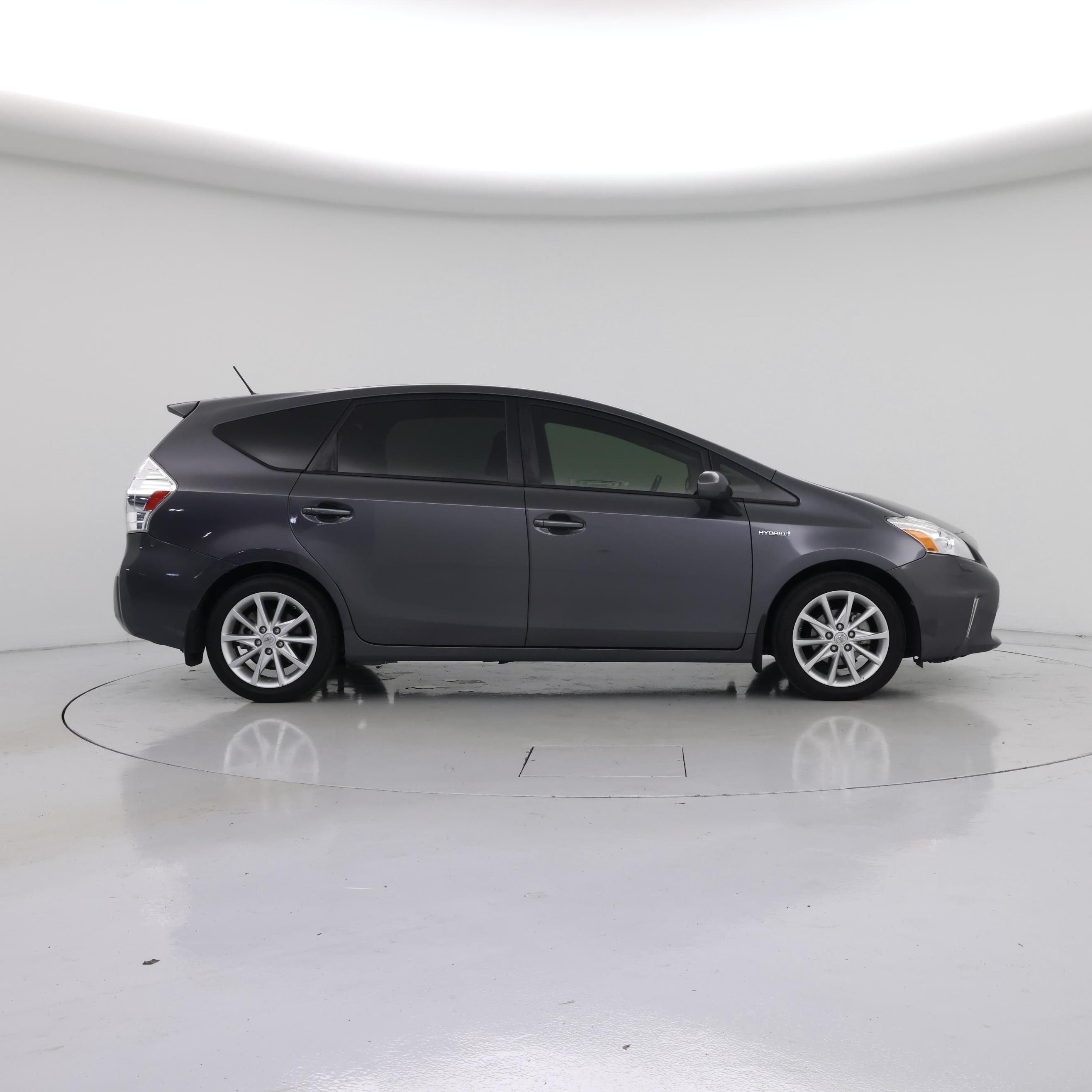 Thumbnail: 2014 Toyota Prius v - 7