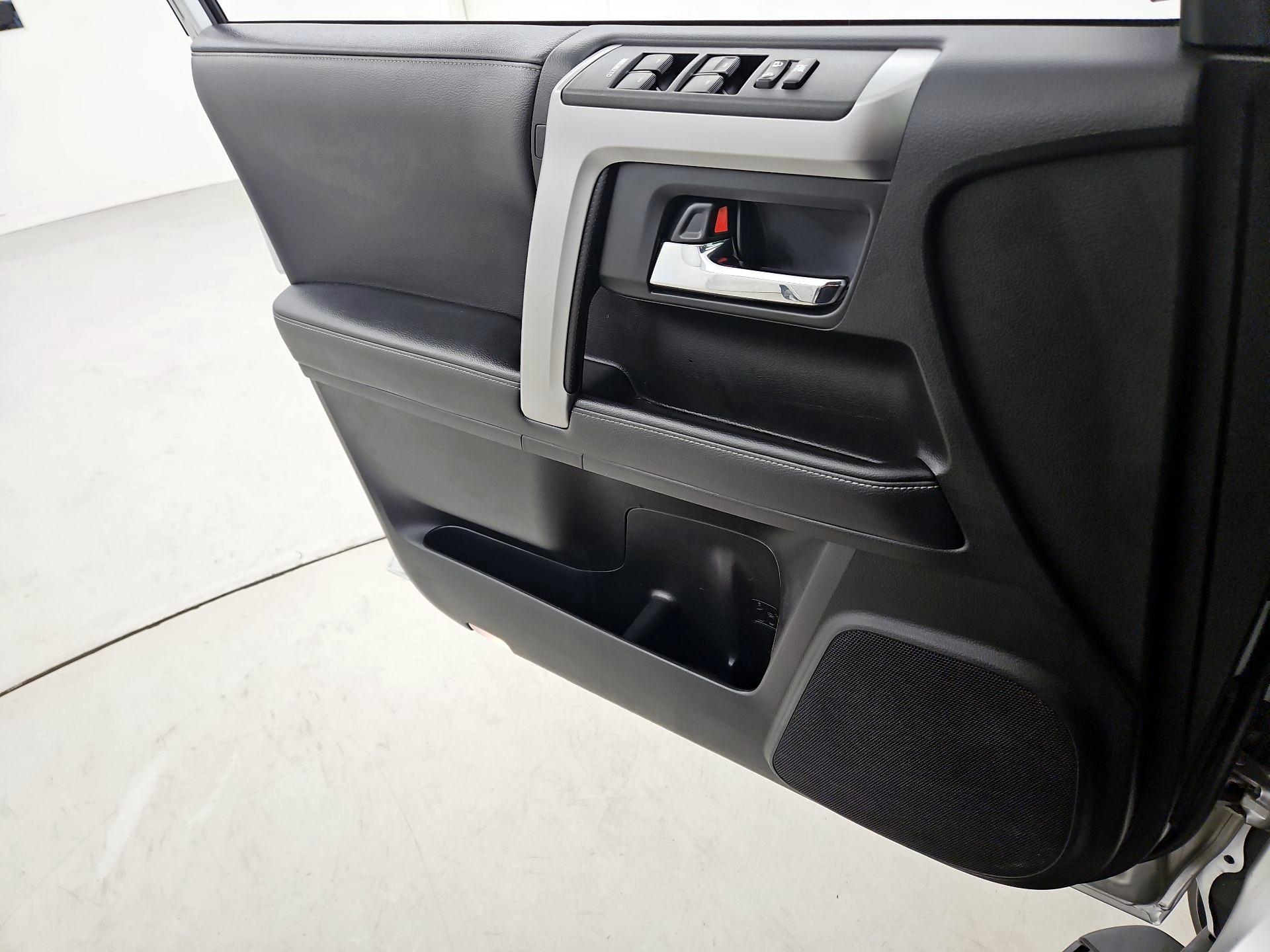 Thumbnail: 2019 Toyota 4Runner - 12