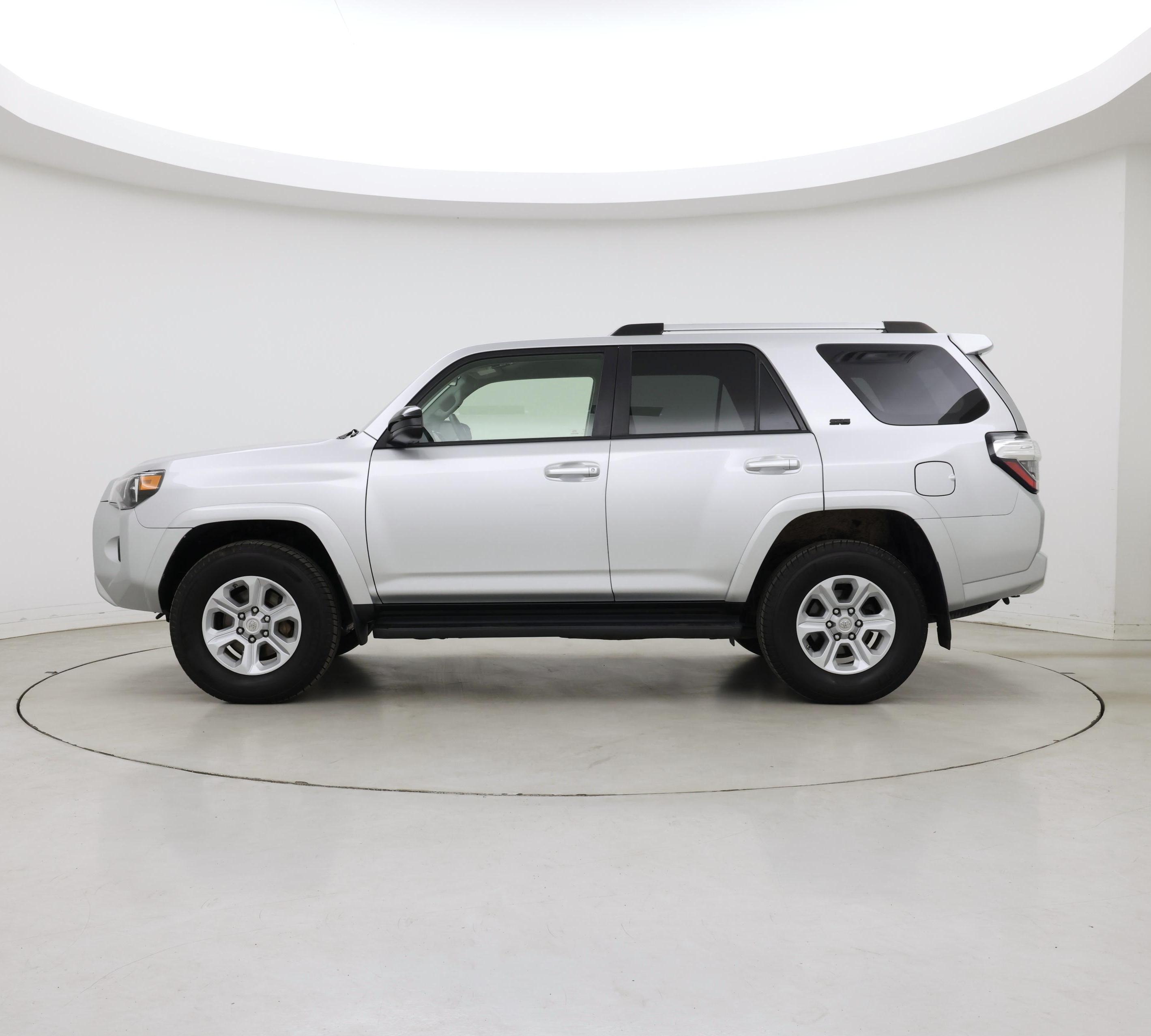 Thumbnail: 2019 Toyota 4Runner - 3