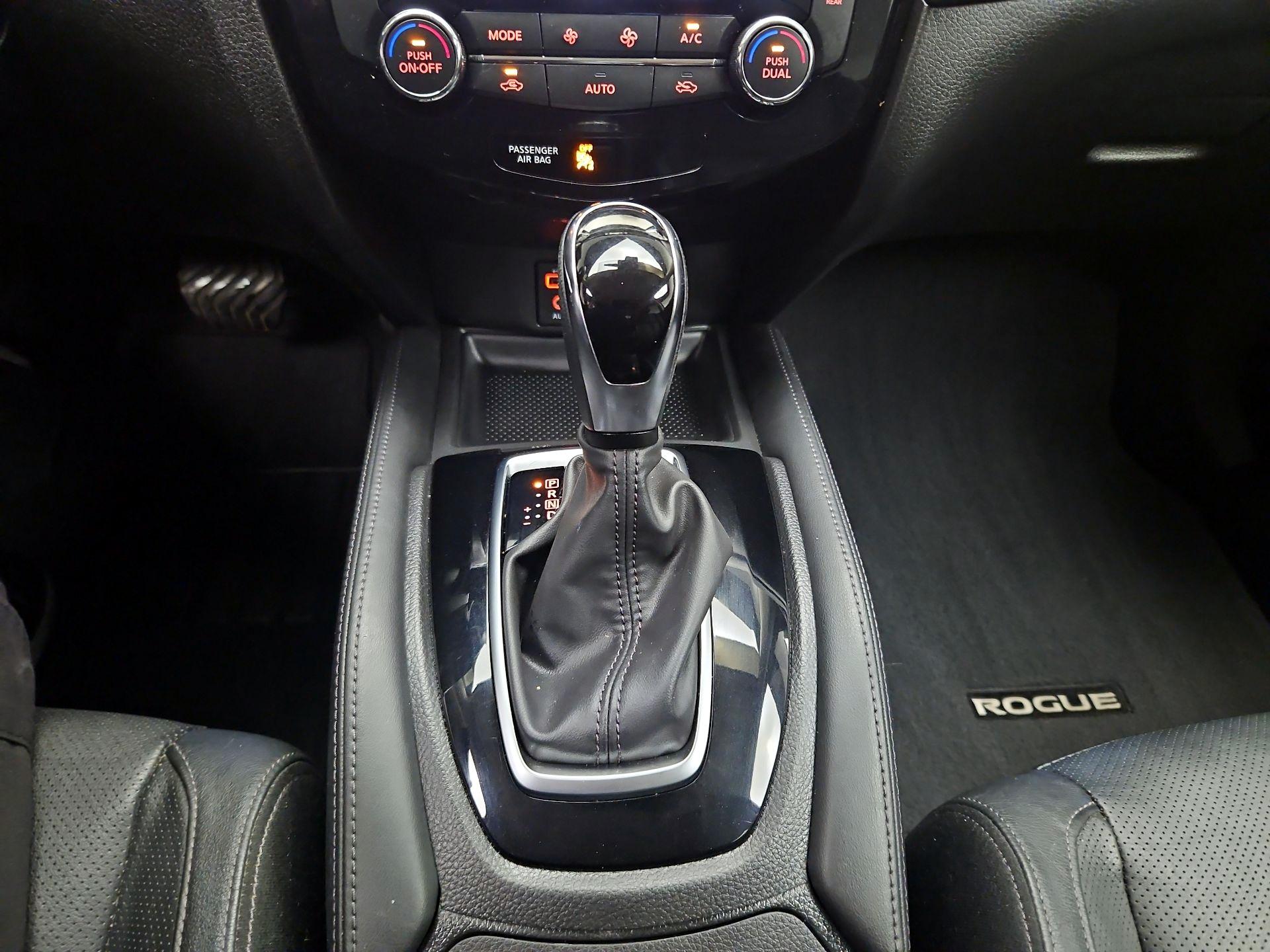 Thumbnail: 2017 Nissan Rogue - 16