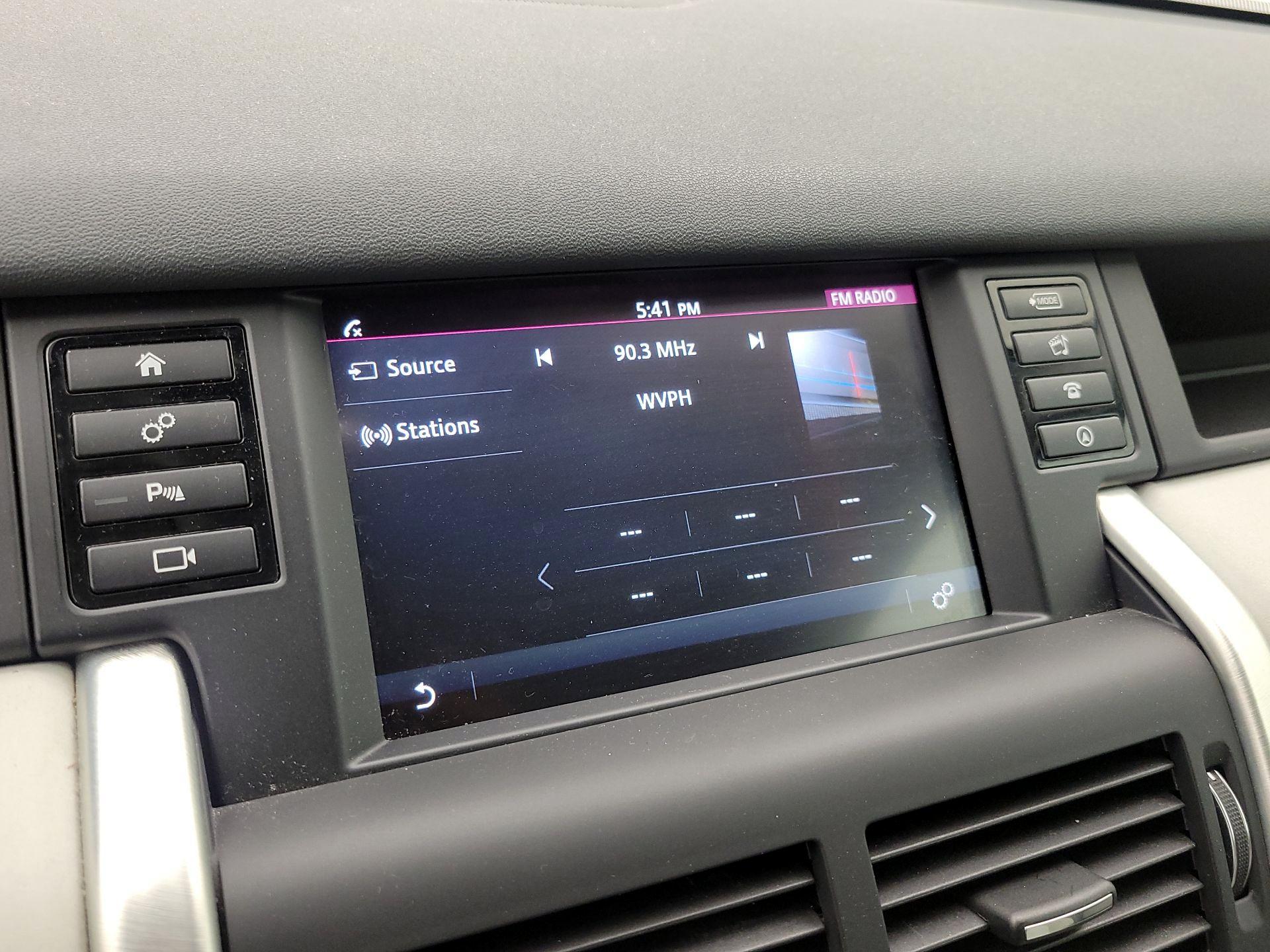 Thumbnail: 2019 Land Rover Discovery Sport - 15
