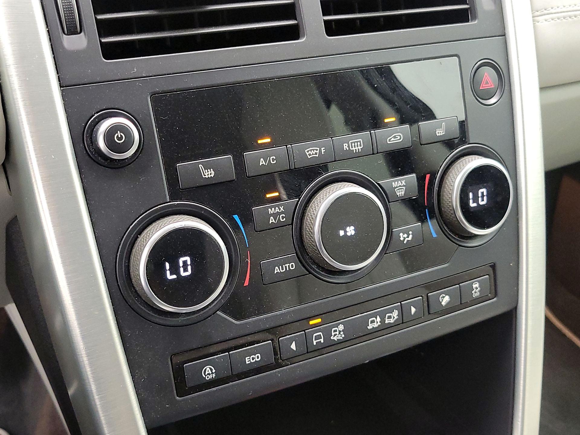 Thumbnail: 2019 Land Rover Discovery Sport - 16