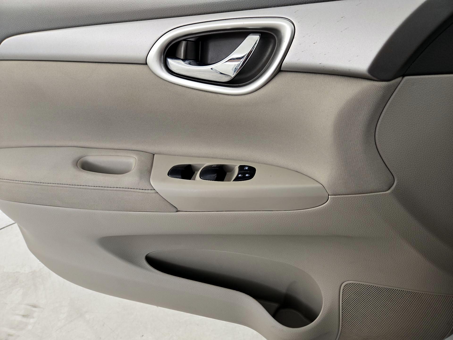 Thumbnail: 2014 Nissan Sentra - 12