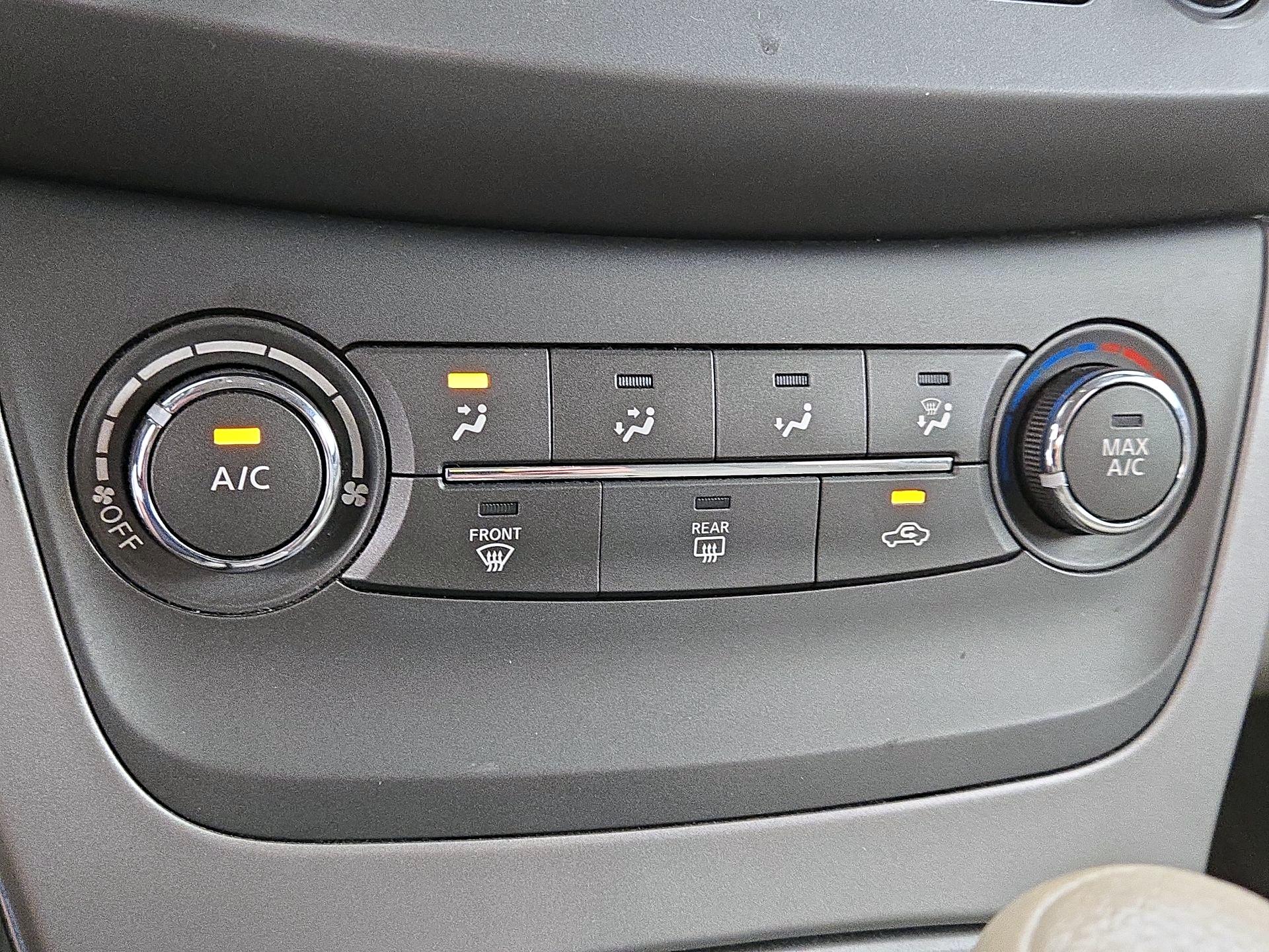 Thumbnail: 2014 Nissan Sentra - 15