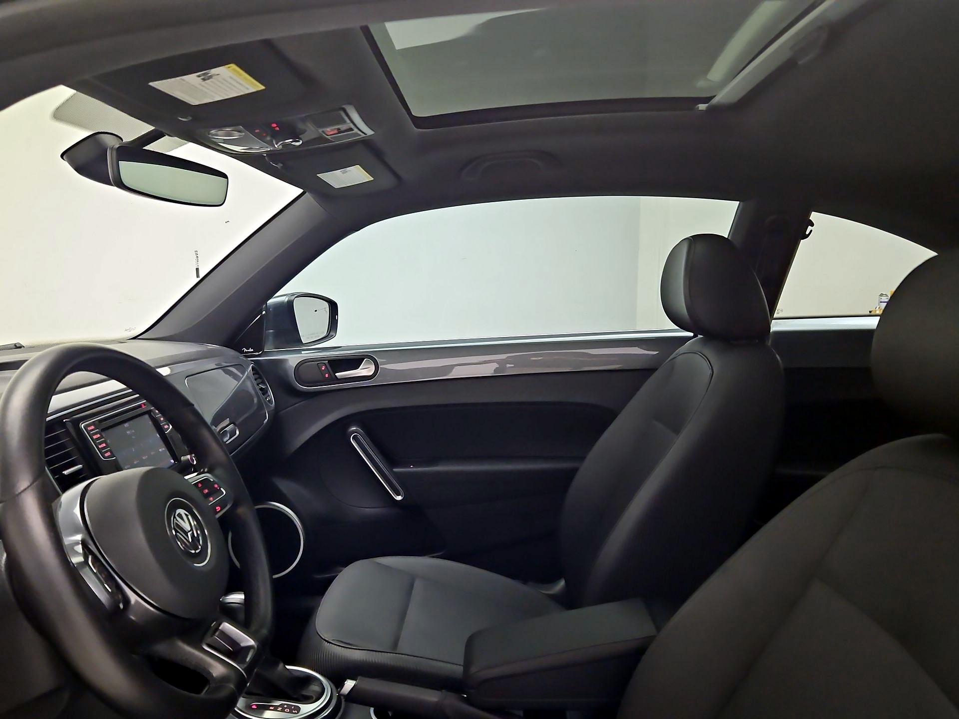 Thumbnail: 2019 Volkswagen Beetle - 20