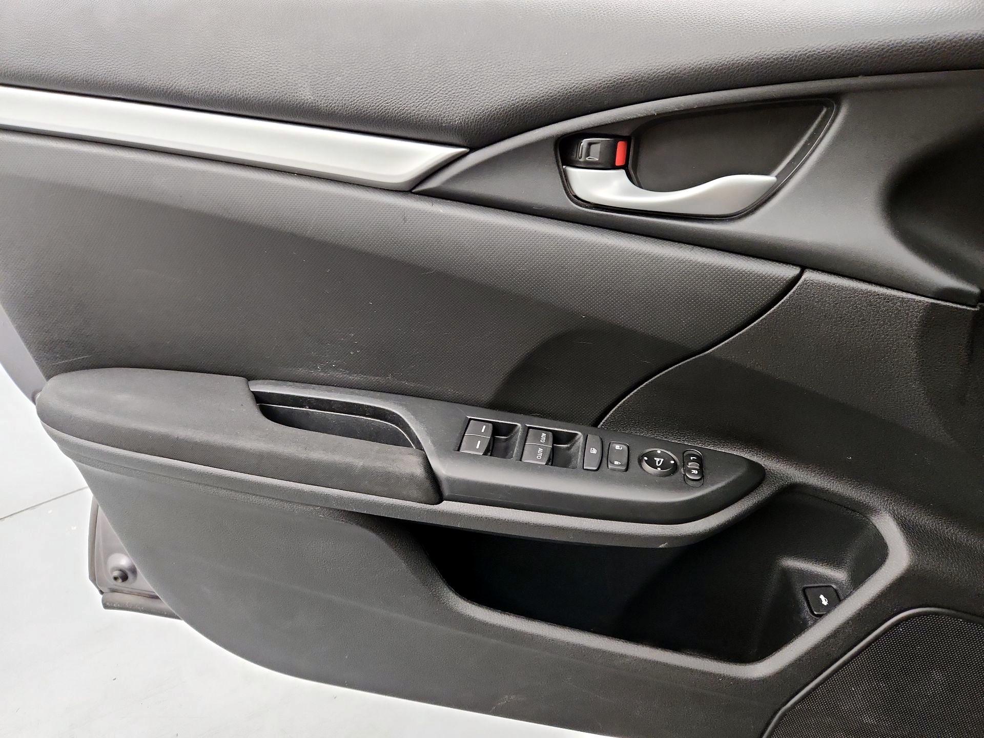 Thumbnail: 2016 Honda Civic - 12