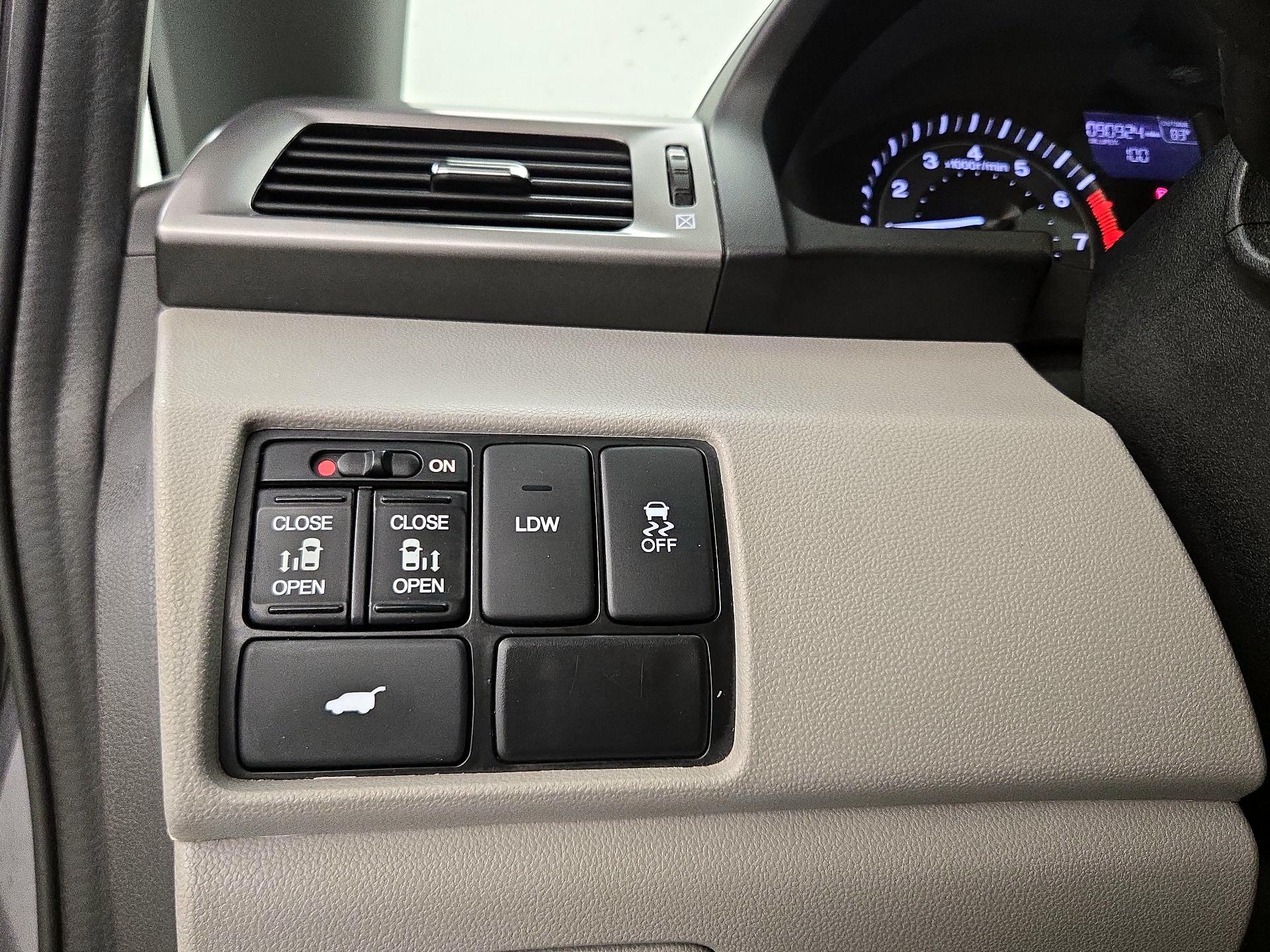 Thumbnail: 2017 Honda Odyssey - 13