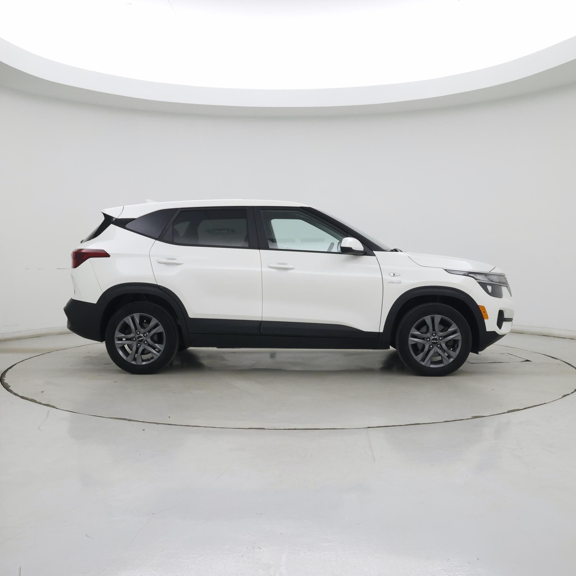 Thumbnail: 2023 Kia Seltos - 7