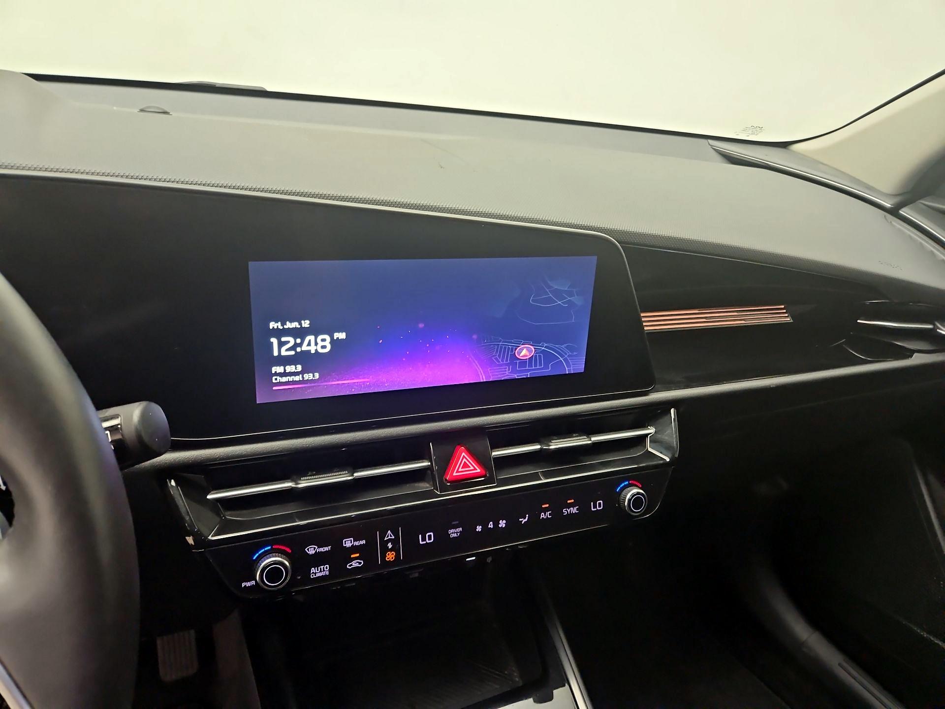 Thumbnail: 2023 Kia Niro - 16
