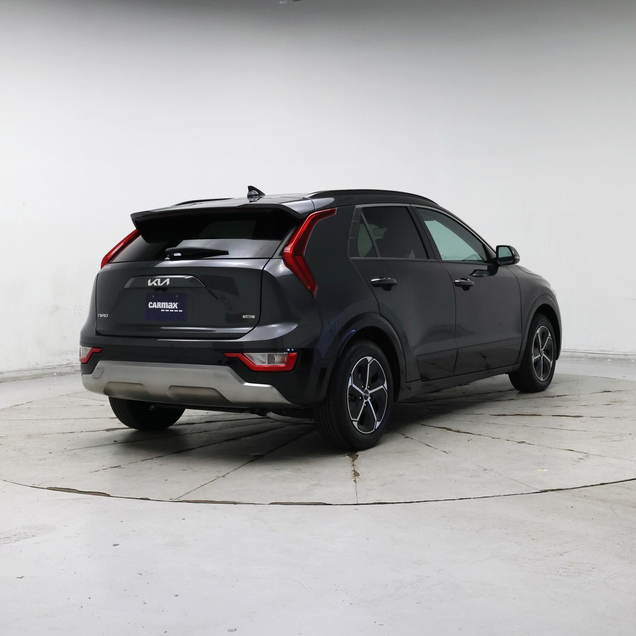 Thumbnail: 2023 Kia Niro - 8