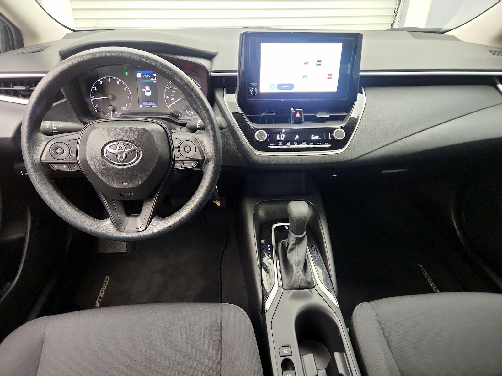 2025 Toyota Corolla LE - Photo 10