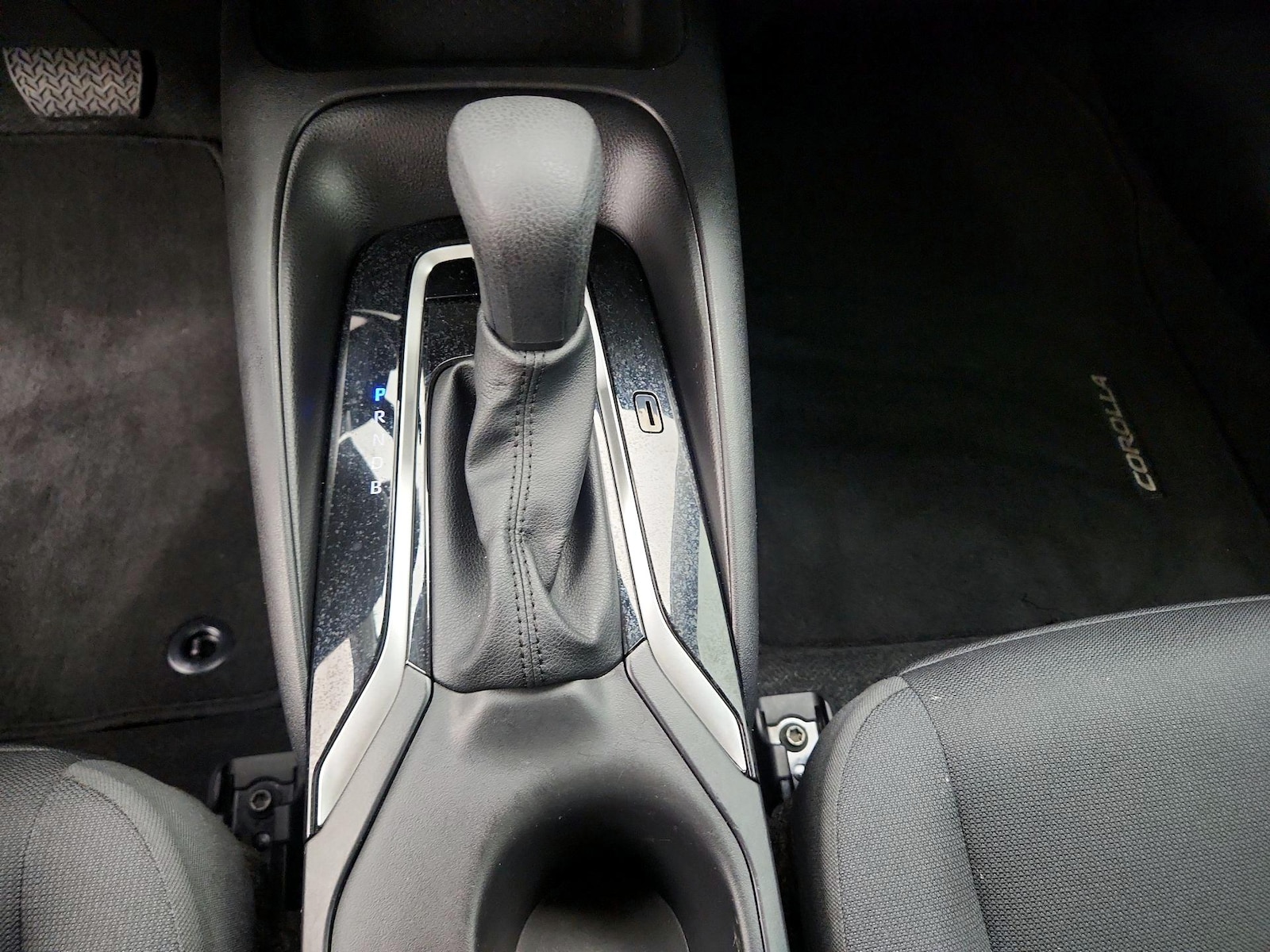 2025 Toyota Corolla LE - Photo 18
