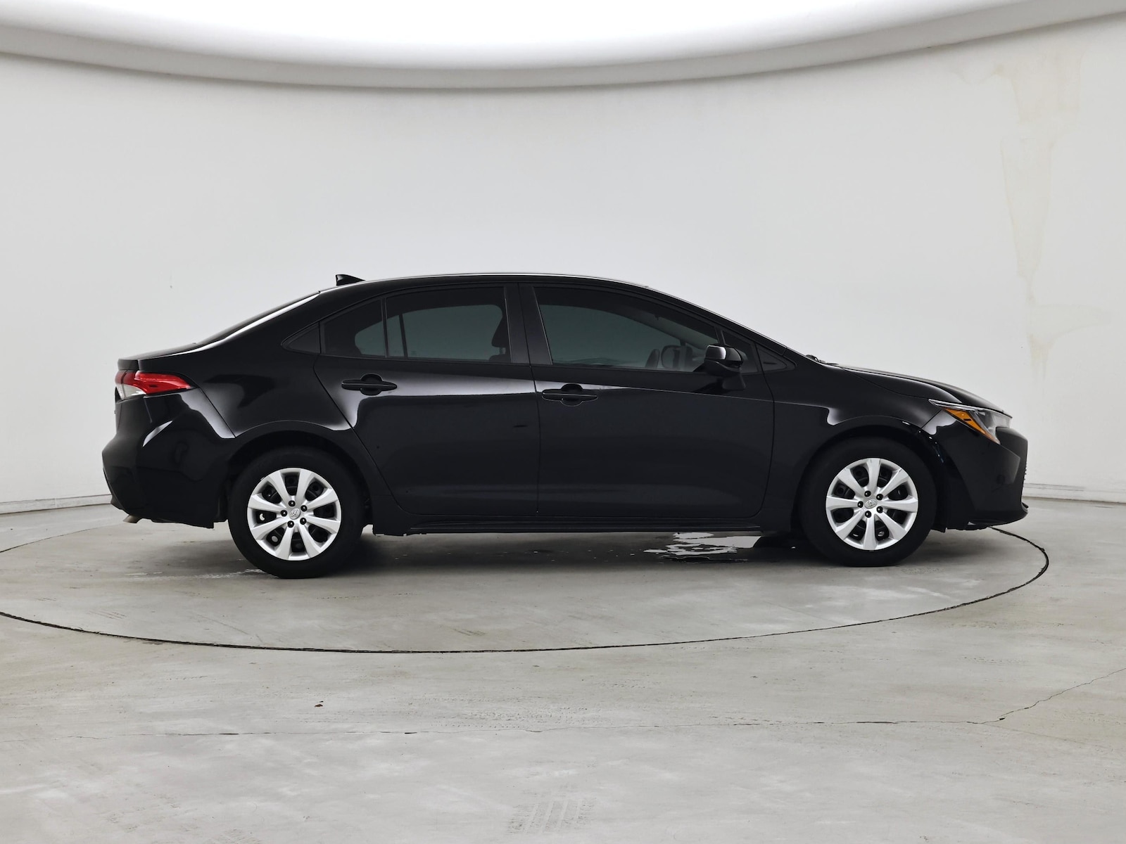 2025 Toyota Corolla LE - Photo 8