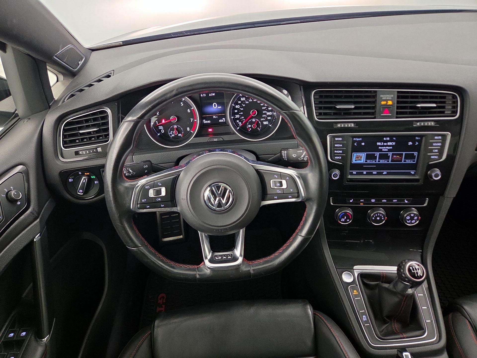 Thumbnail: 2016 Volkswagen Golf - 10