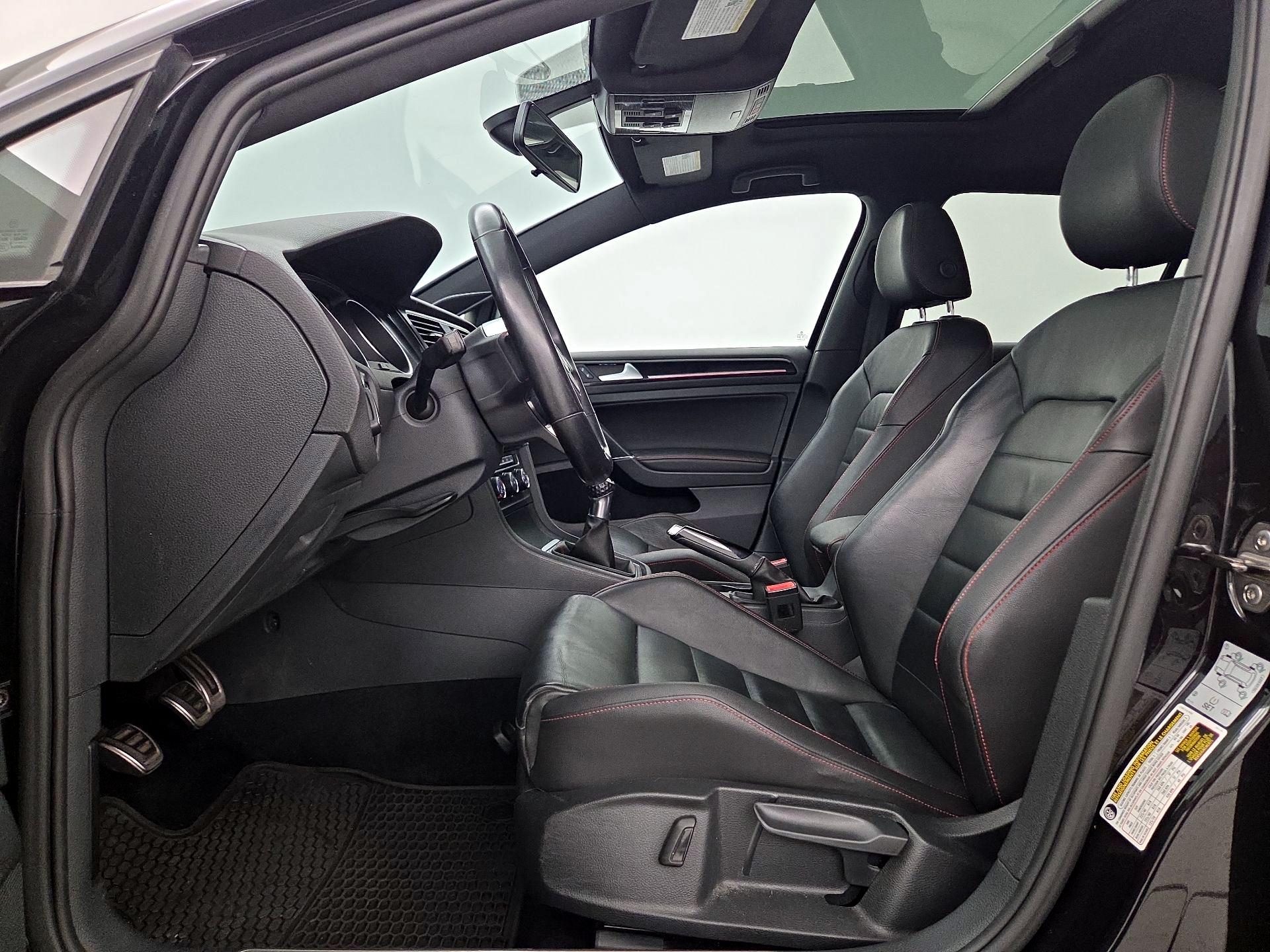 Thumbnail: 2016 Volkswagen Golf - 11