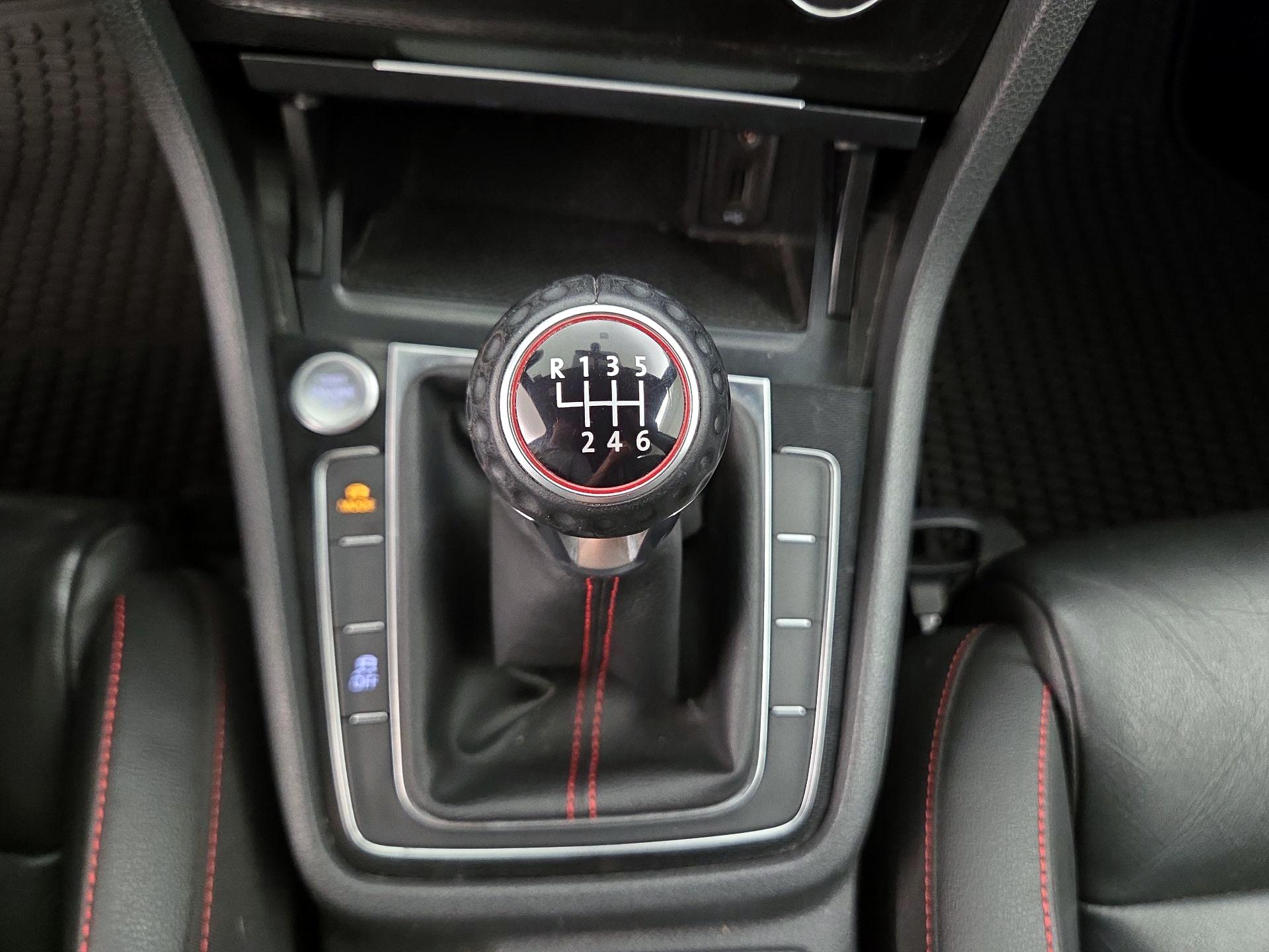 Thumbnail: 2016 Volkswagen Golf - 17