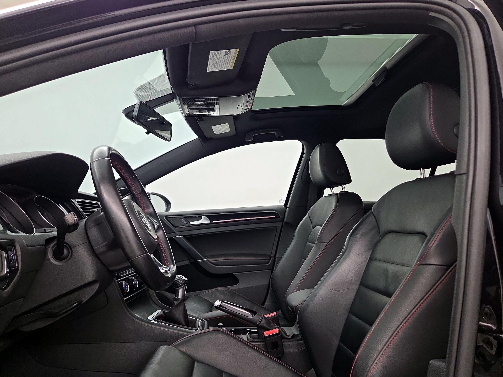 Thumbnail: 2016 Volkswagen Golf - 19