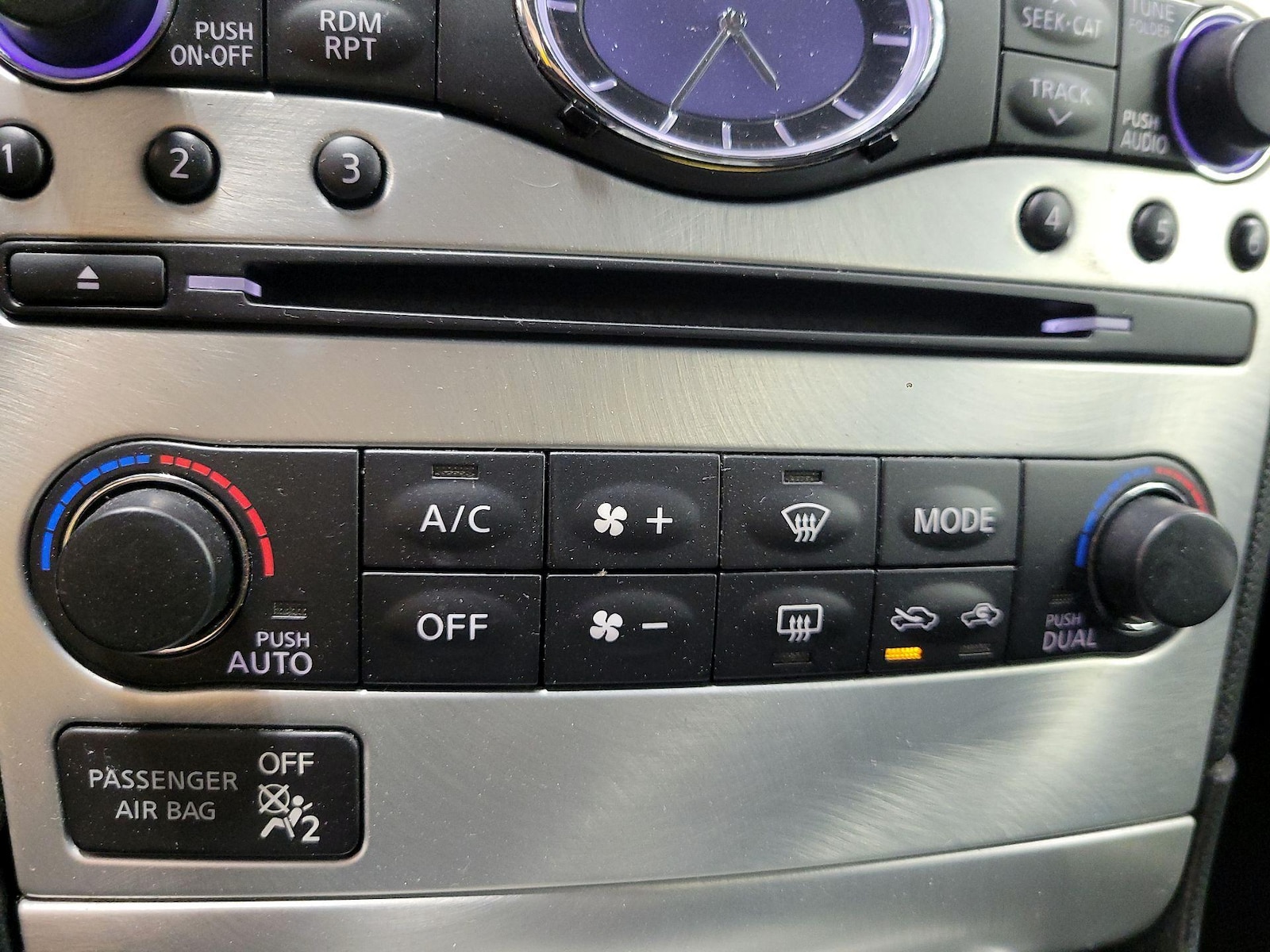2015 INFINITI Q60 Coupe Base - Photo 18
