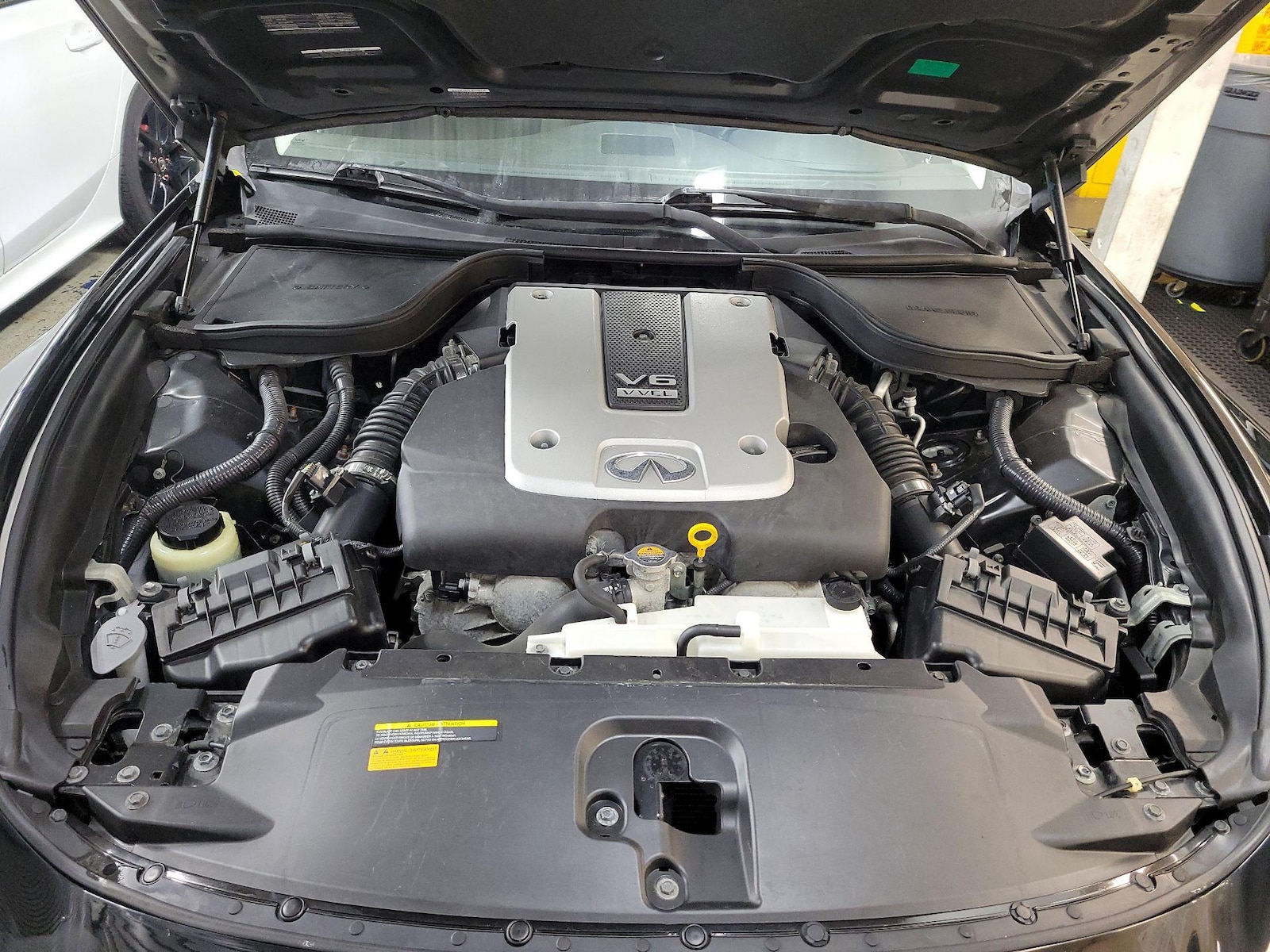 2015 INFINITI Q60 Coupe Base - Photo 24