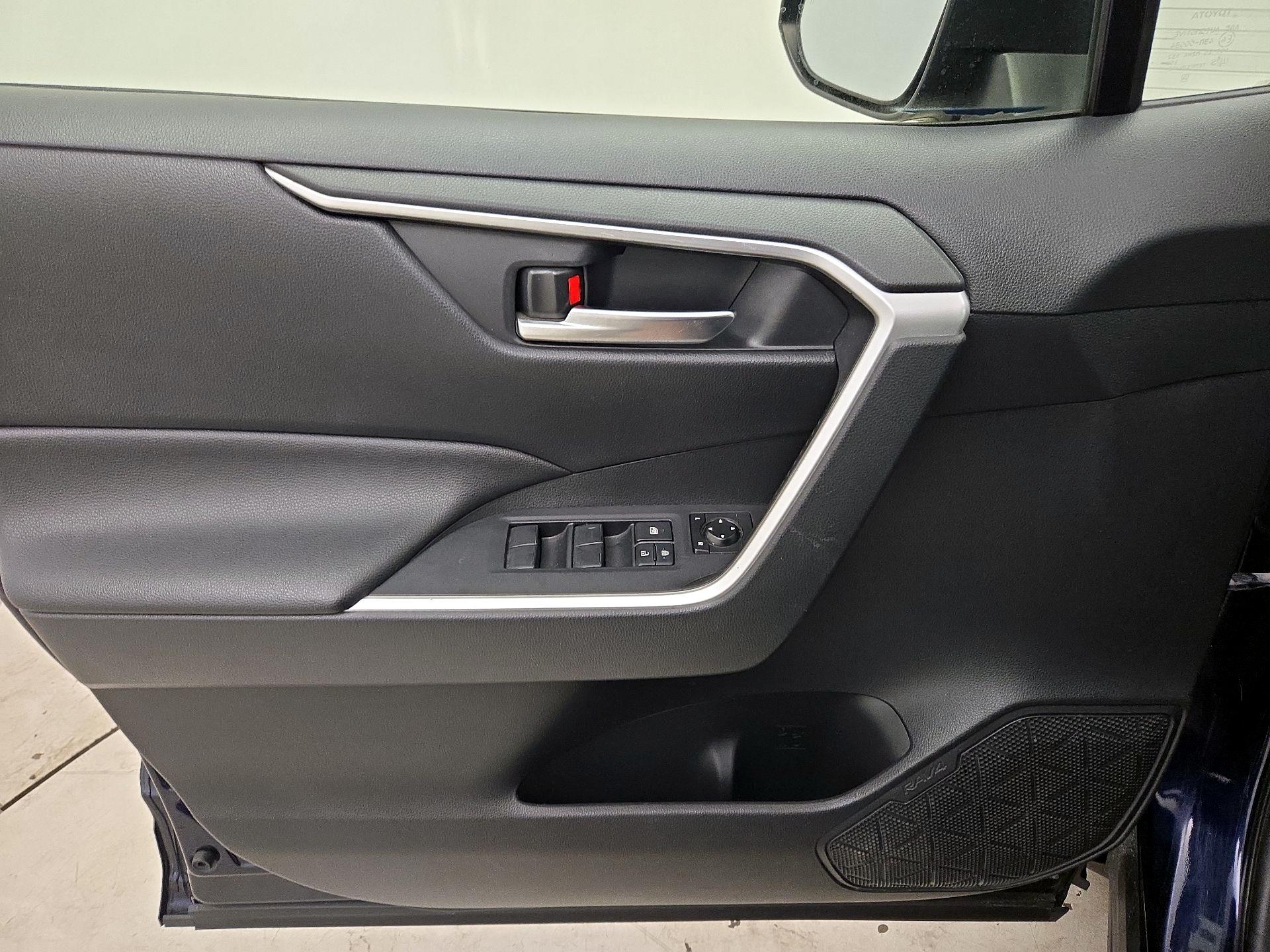Thumbnail: 2019 Toyota RAV4 - 12