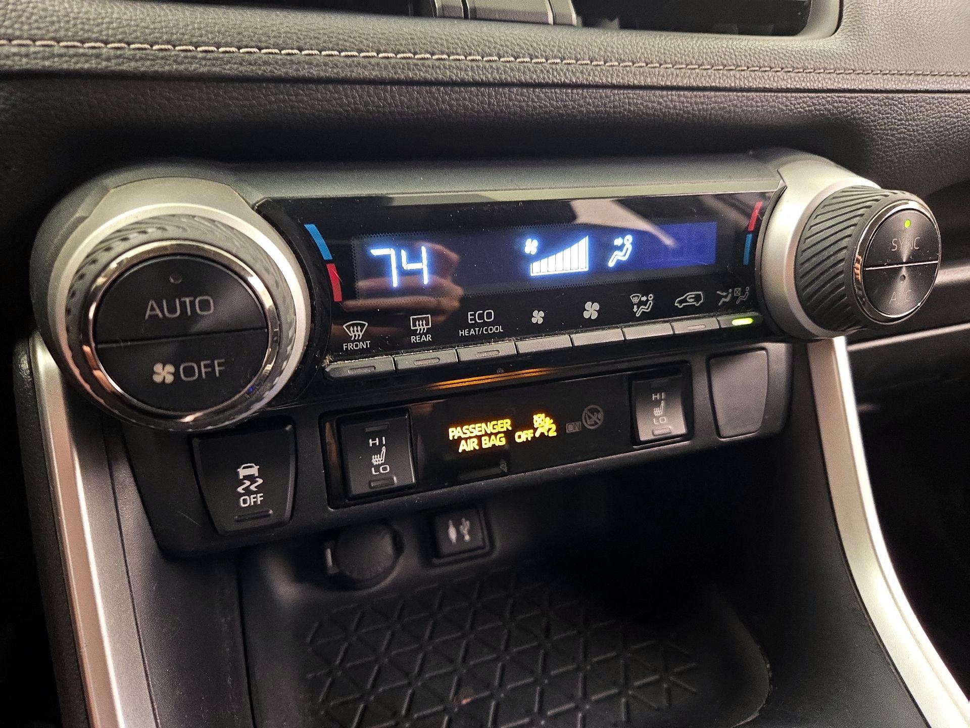 Thumbnail: 2019 Toyota RAV4 - 15