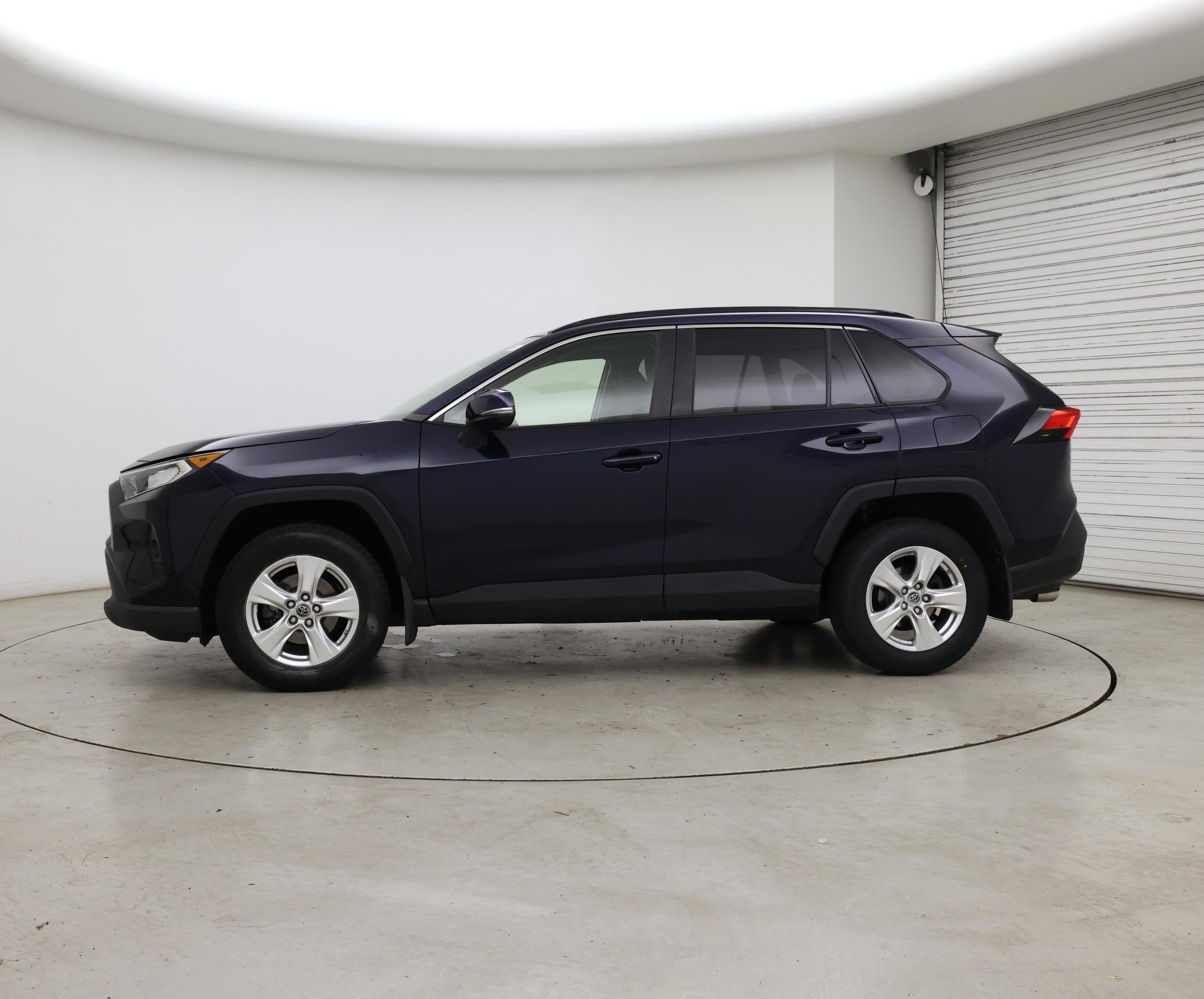 Thumbnail: 2019 Toyota RAV4 - 3