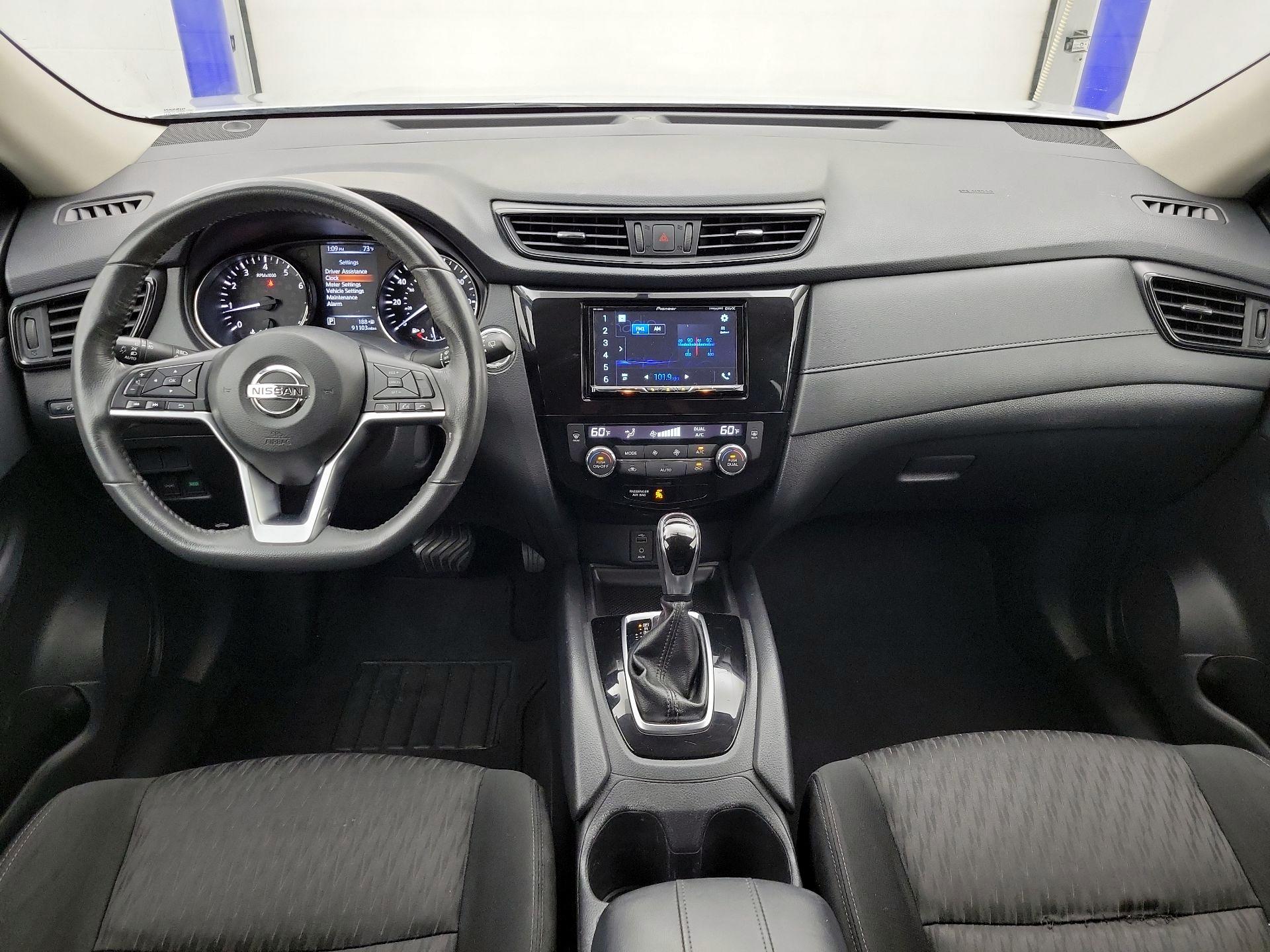 Thumbnail: 2017 Nissan Rogue - 9