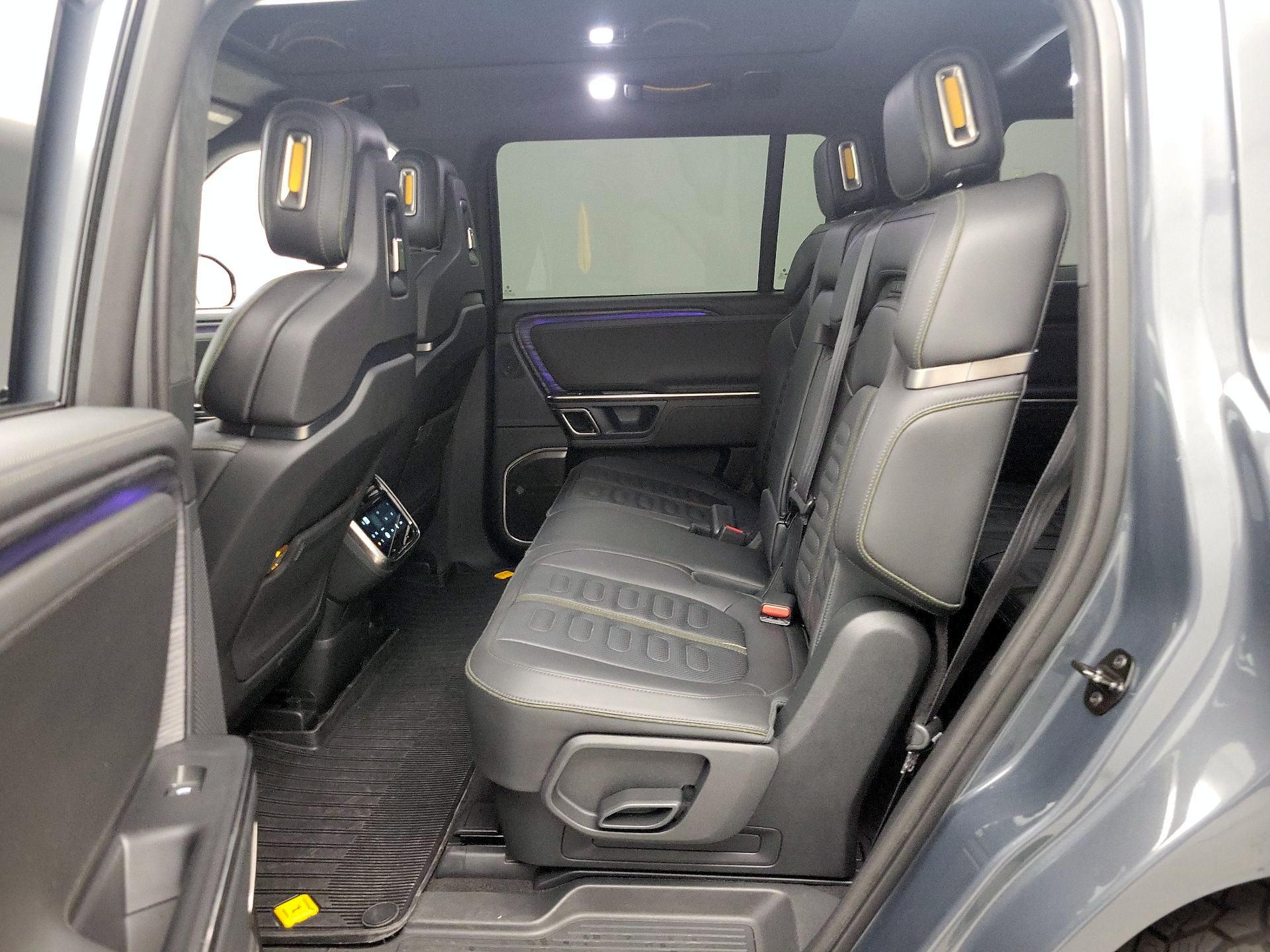 Thumbnail: 2023 Rivian R1S - 19