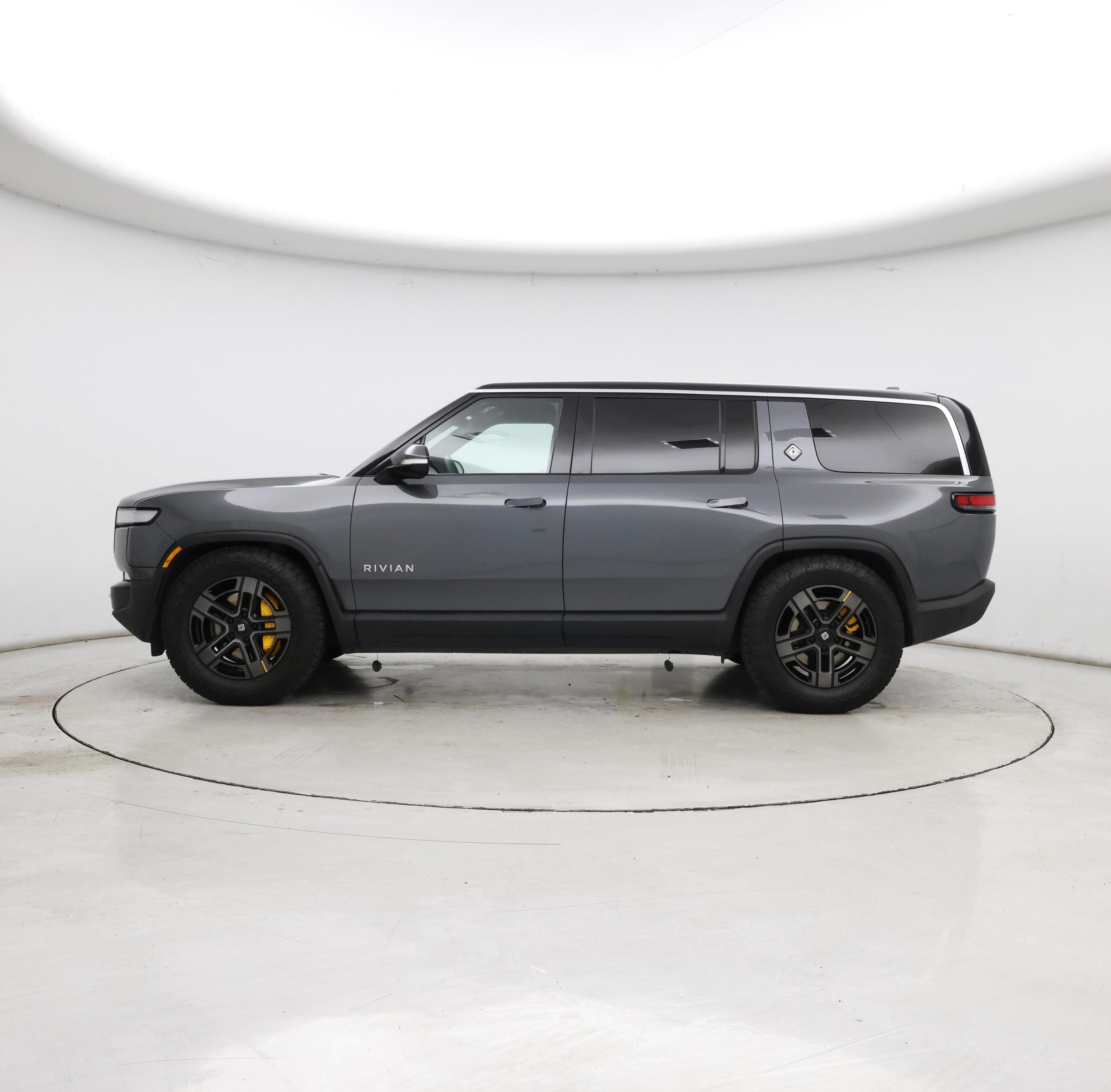 Thumbnail: 2023 Rivian R1S - 3