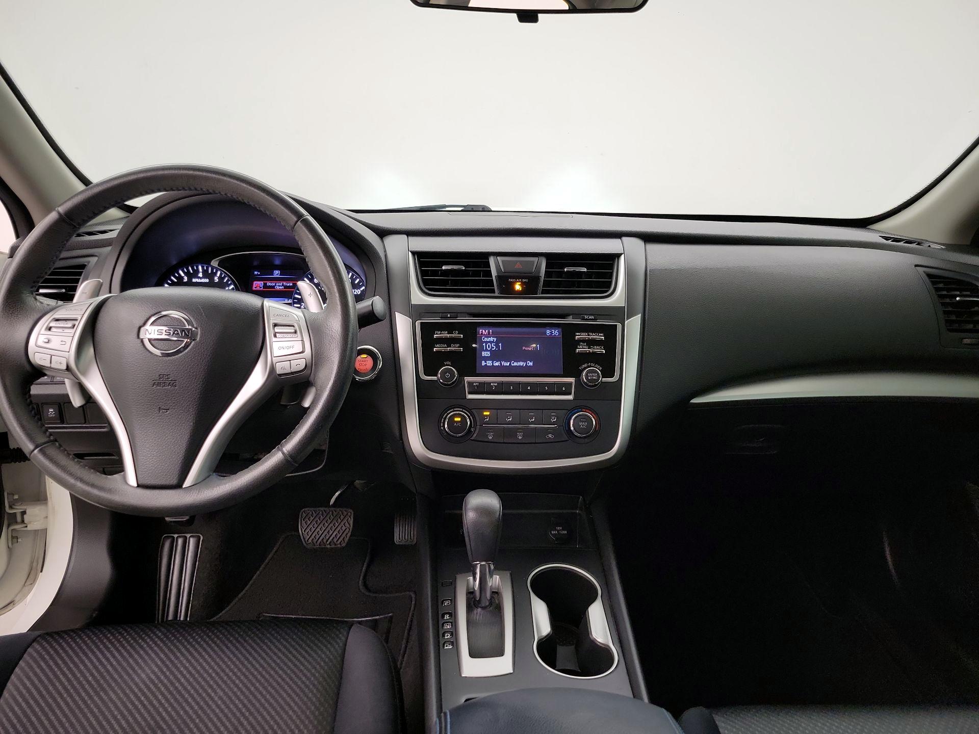 Thumbnail: 2017 Nissan Altima - 9