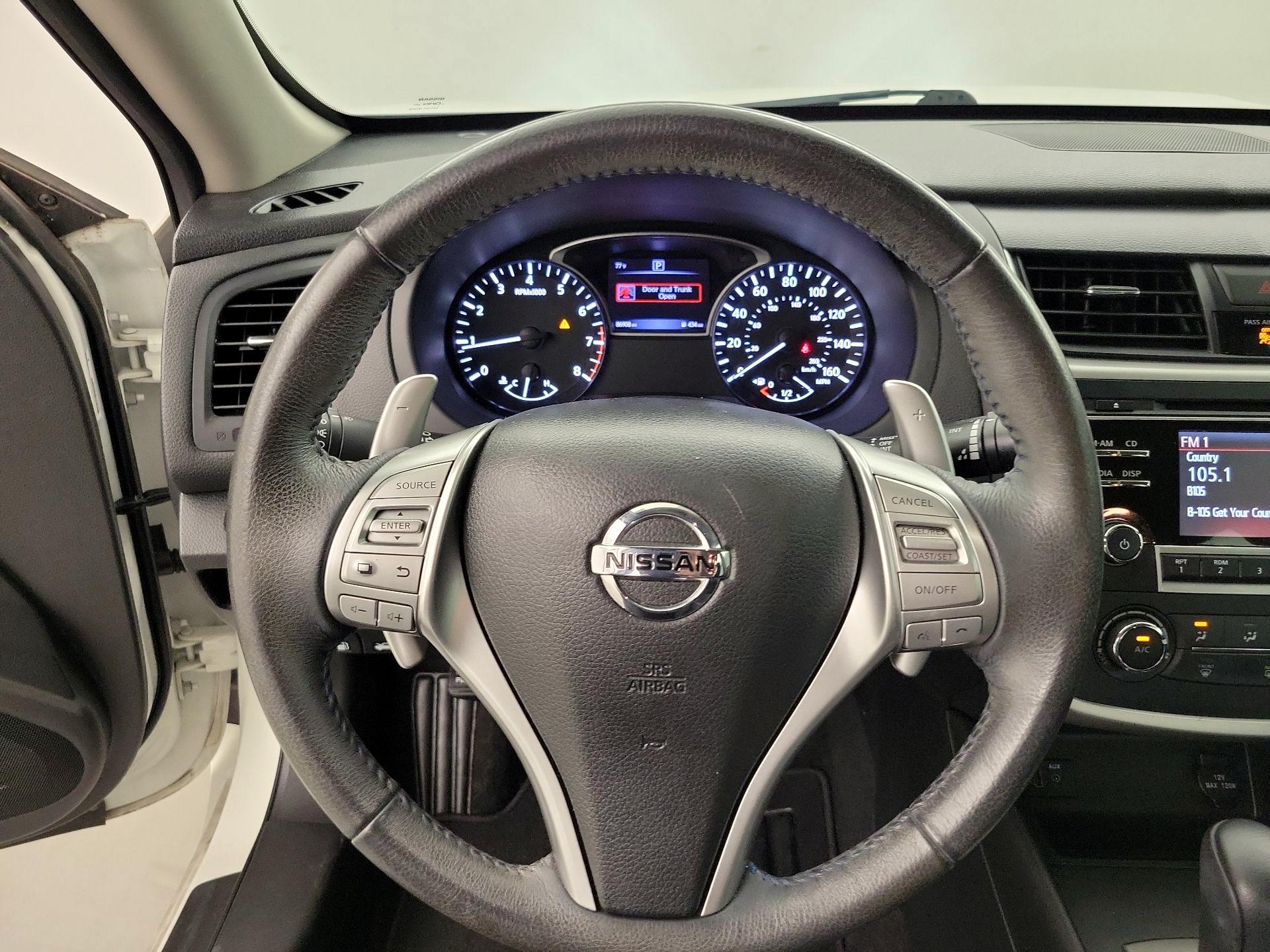 Thumbnail: 2017 Nissan Altima - 10