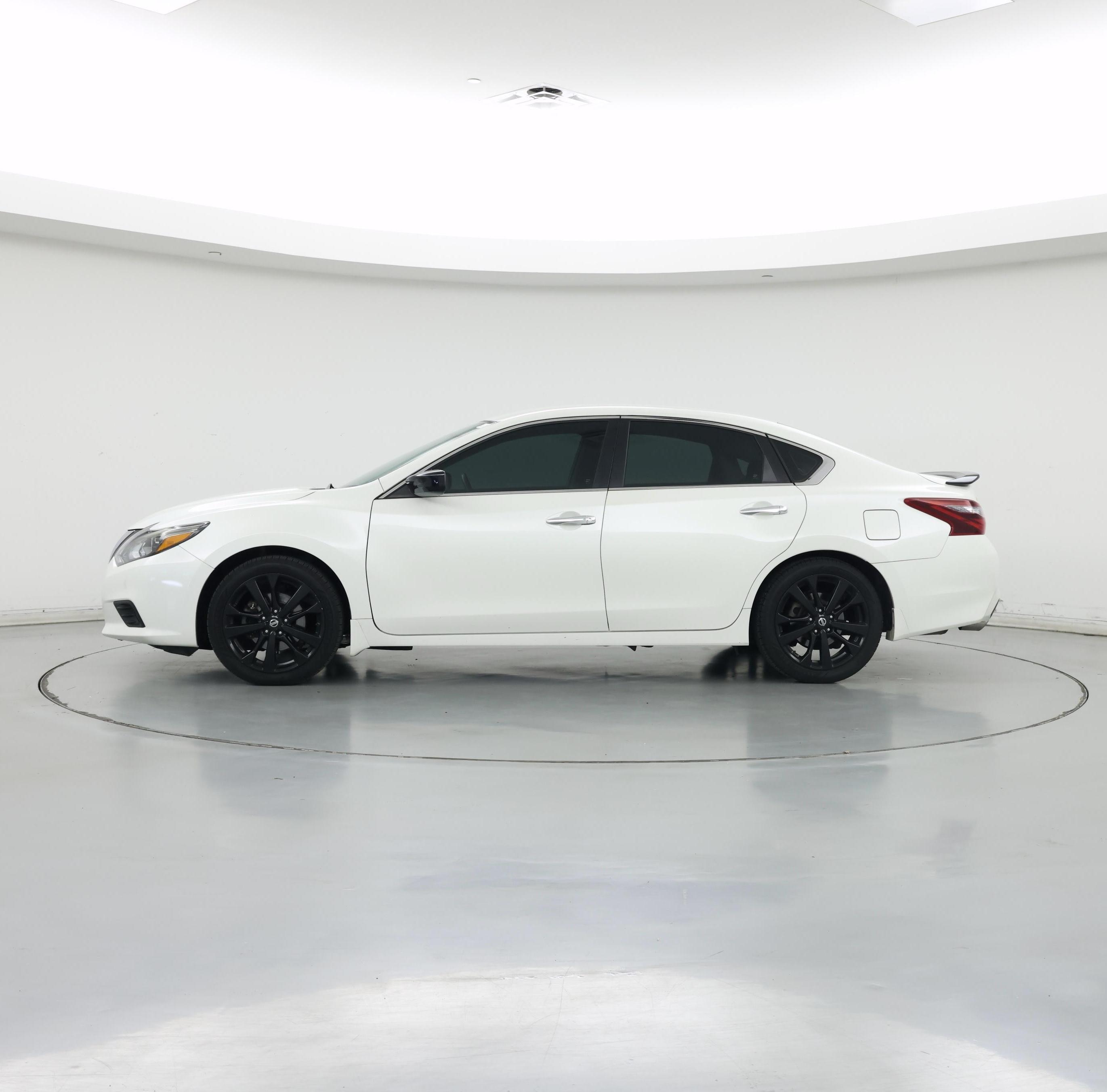 Thumbnail: 2017 Nissan Altima - 3