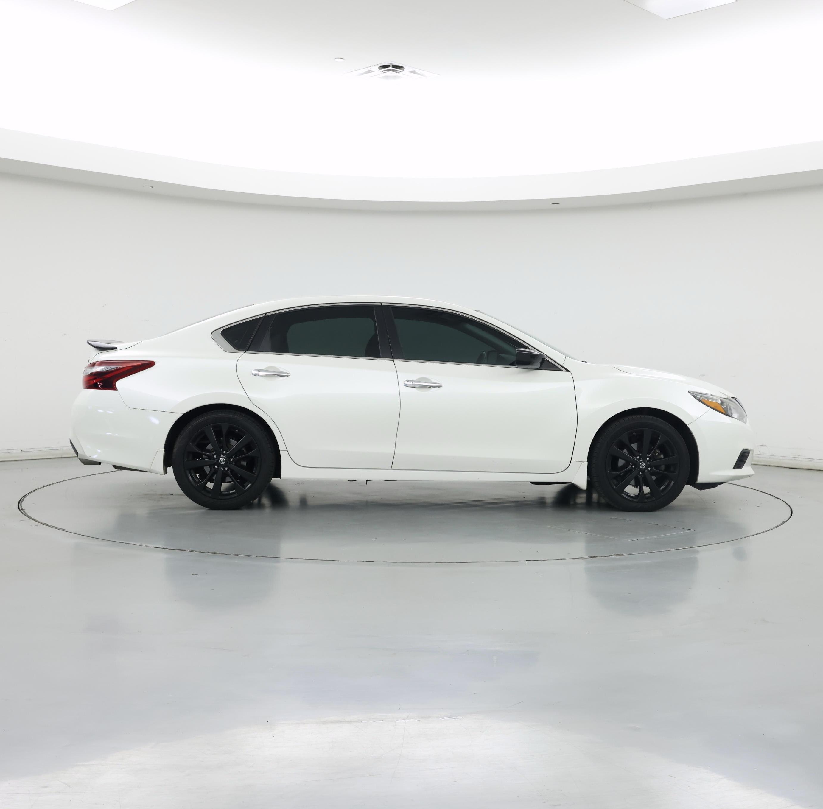 Thumbnail: 2017 Nissan Altima - 7