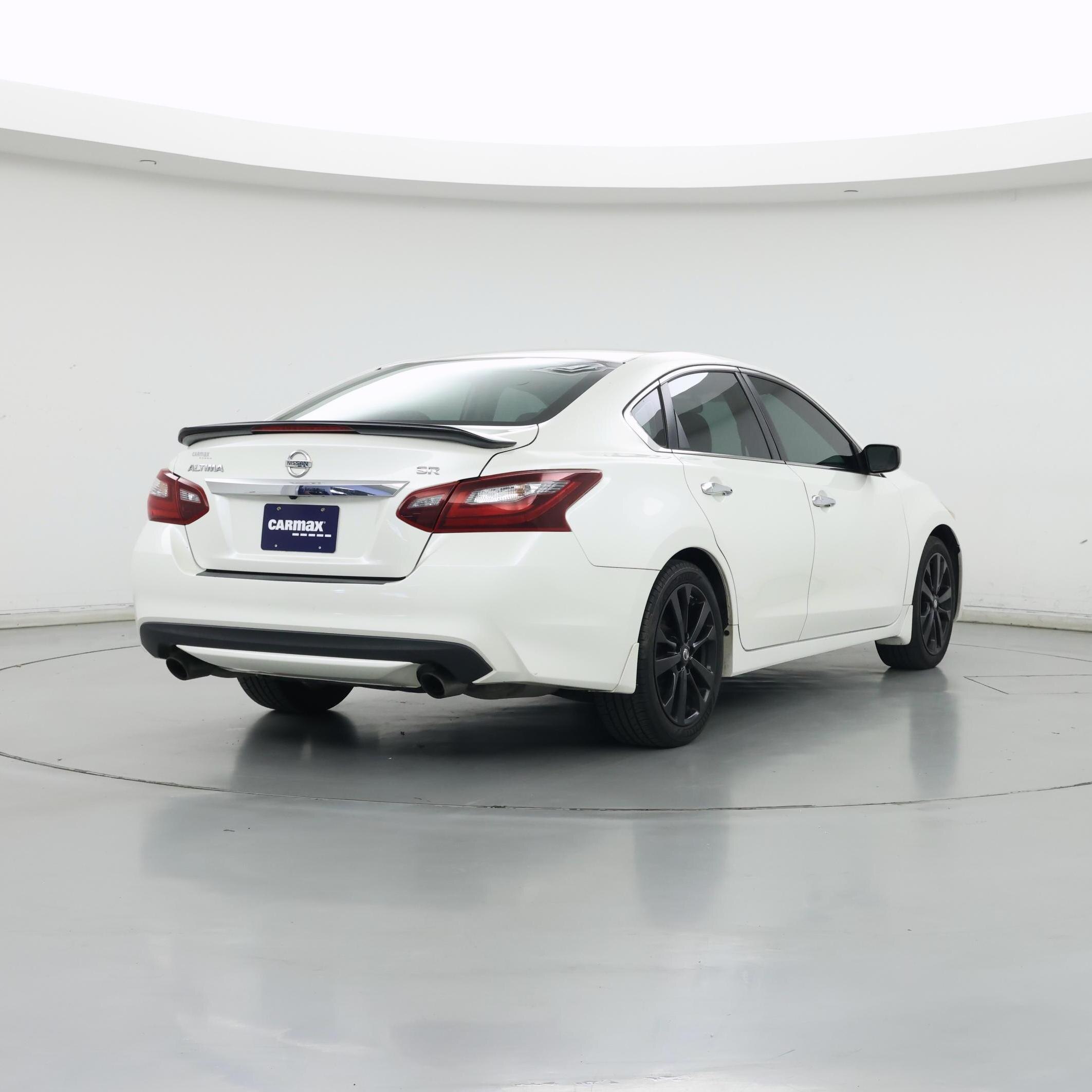 Thumbnail: 2017 Nissan Altima - 8