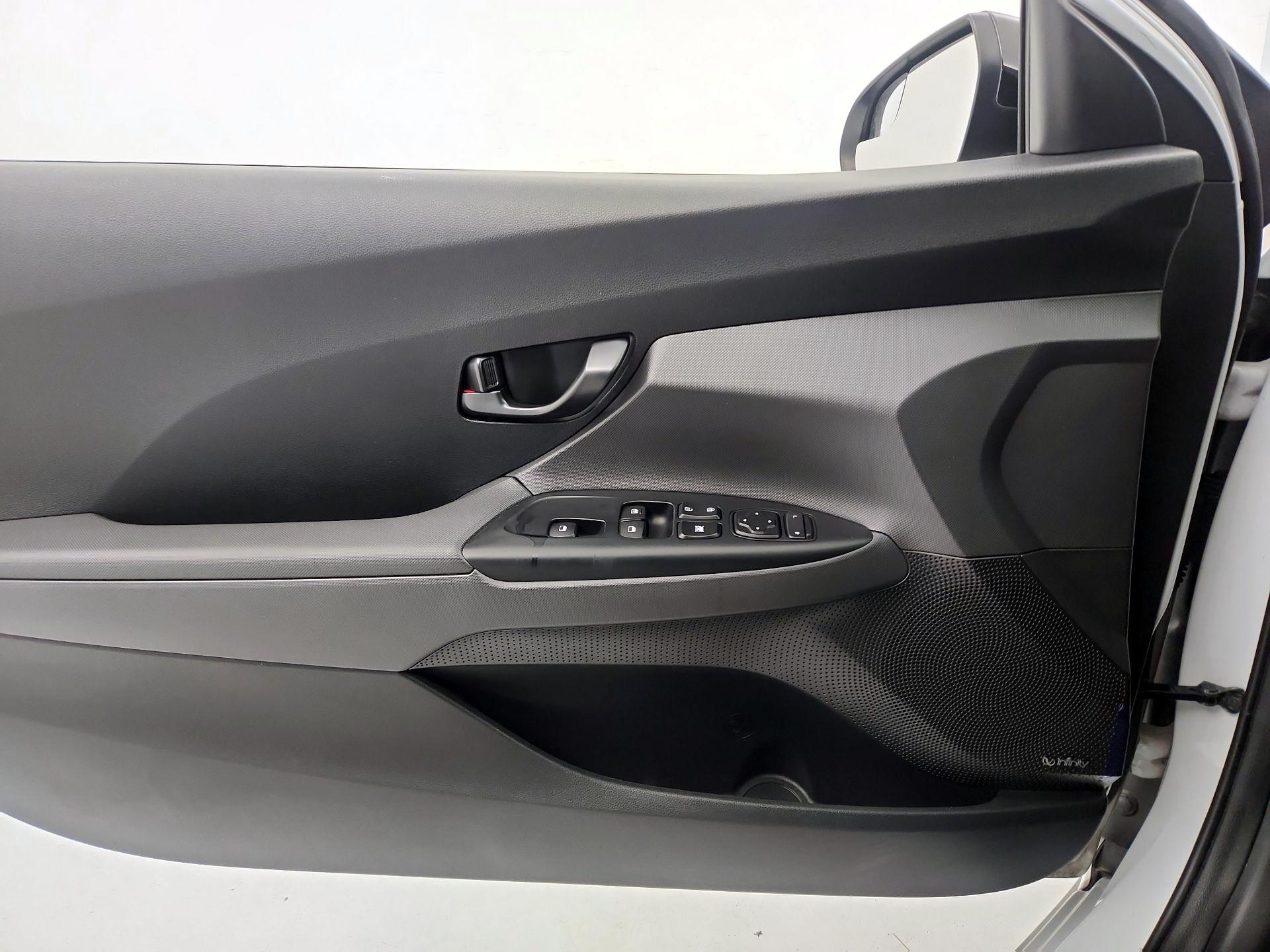 Thumbnail: 2019 Hyundai Veloster - 12