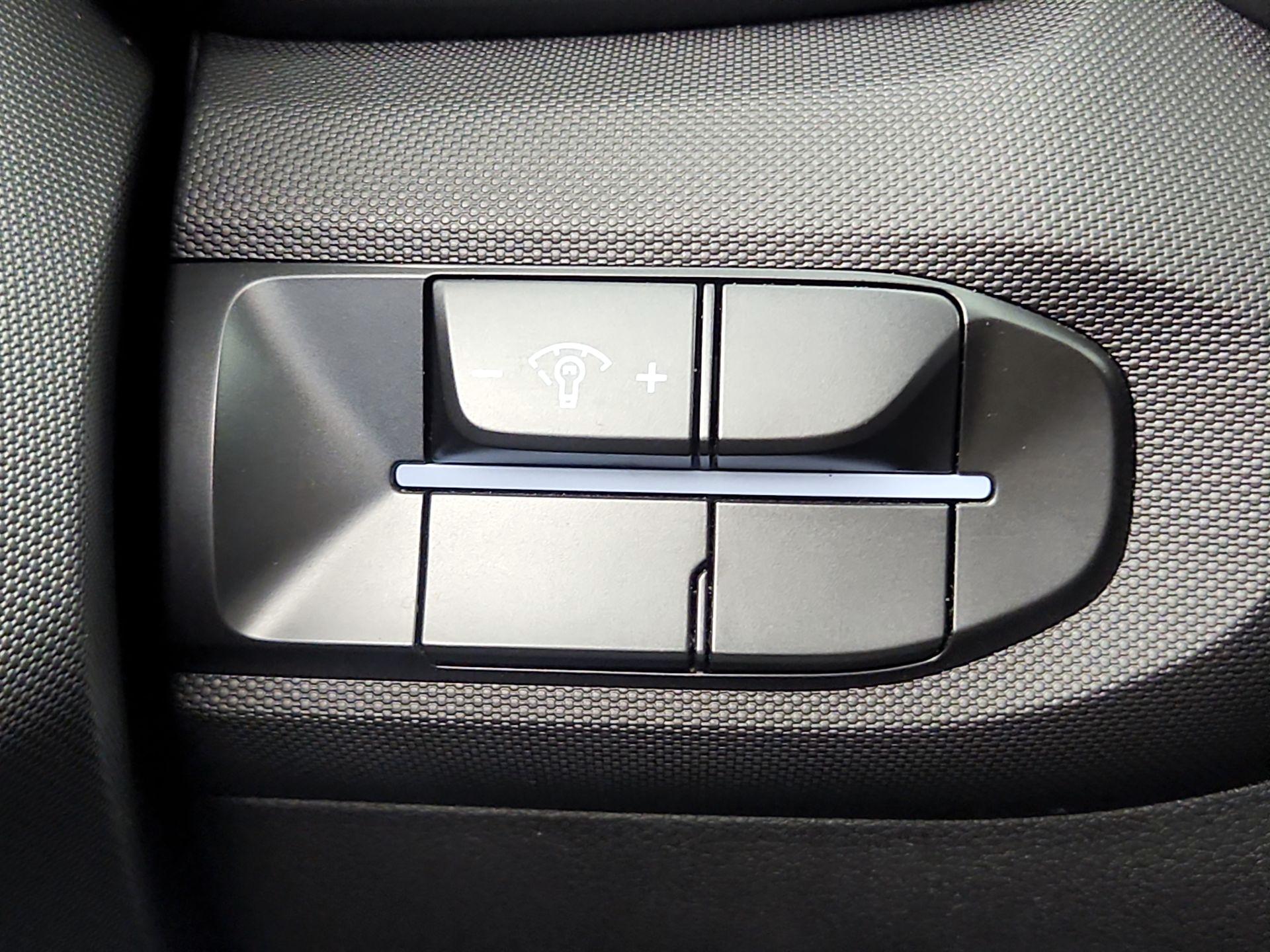 Thumbnail: 2019 Hyundai Veloster - 13